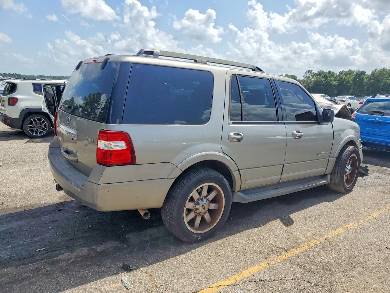 2008 Ford Expedition Xlt Серебряный vin: 1FMFU15538LA29877