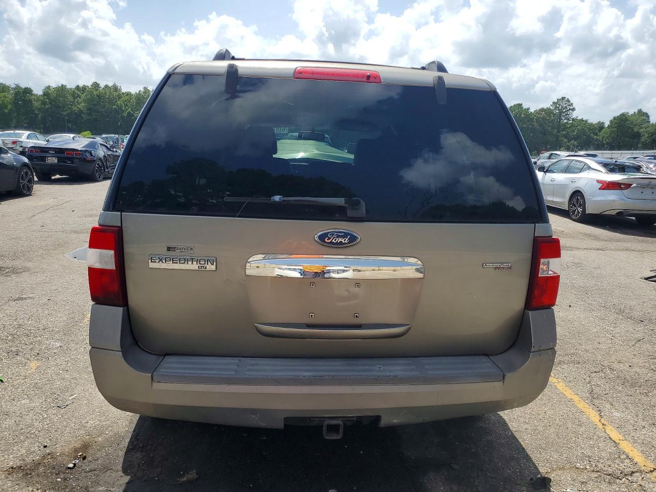 2008 Ford Expedition Xlt Серебряный vin: 1FMFU15538LA29877