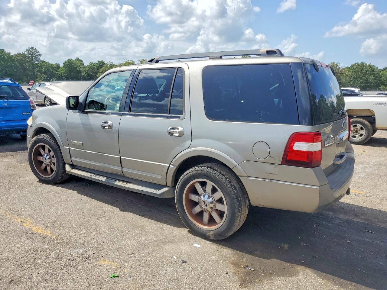 2008 Ford Expedition Xlt Серебряный vin: 1FMFU15538LA29877