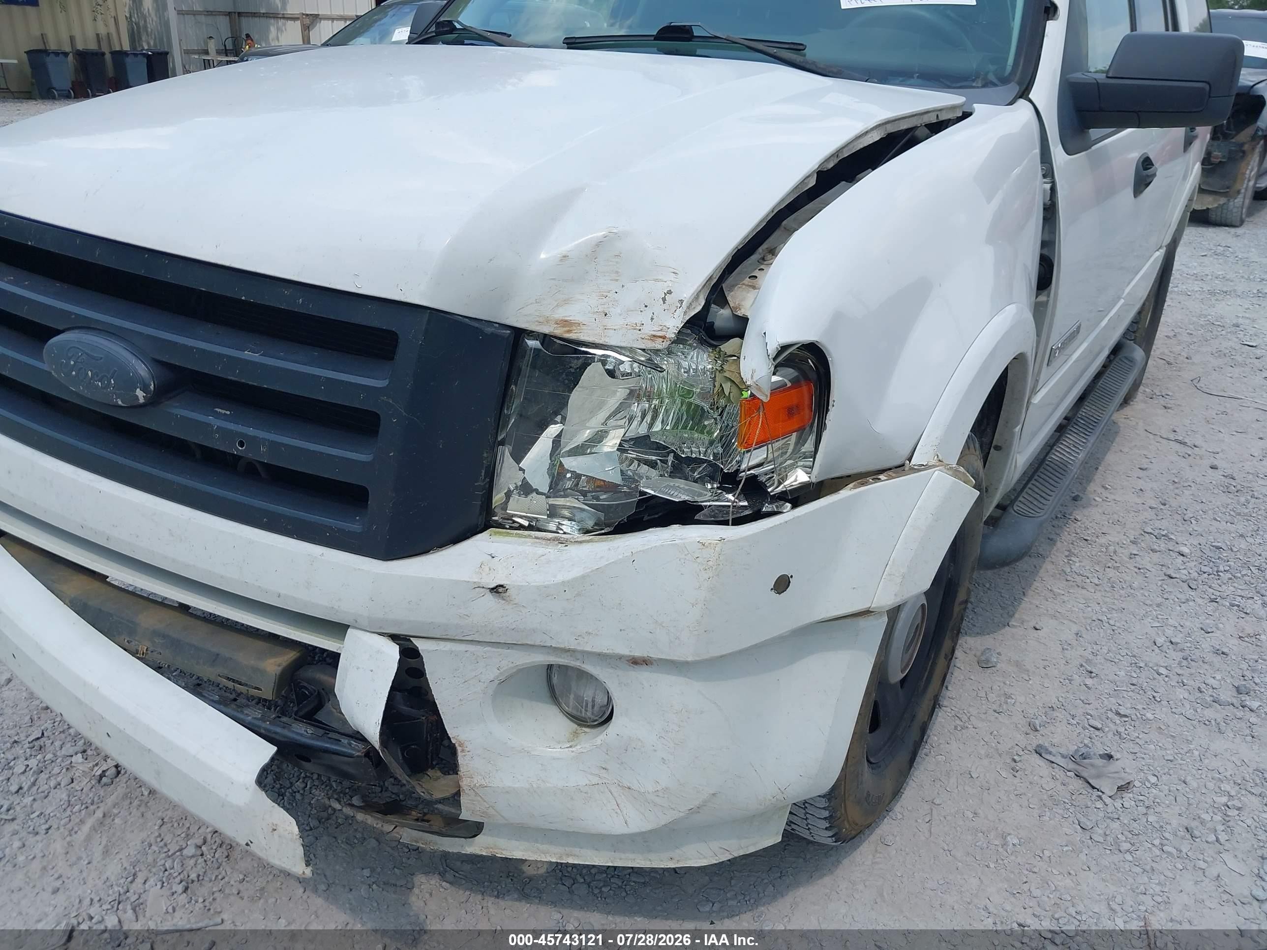 2008 Ford Expedition Xlt Белый vin: 1FMFU15538LA49675
