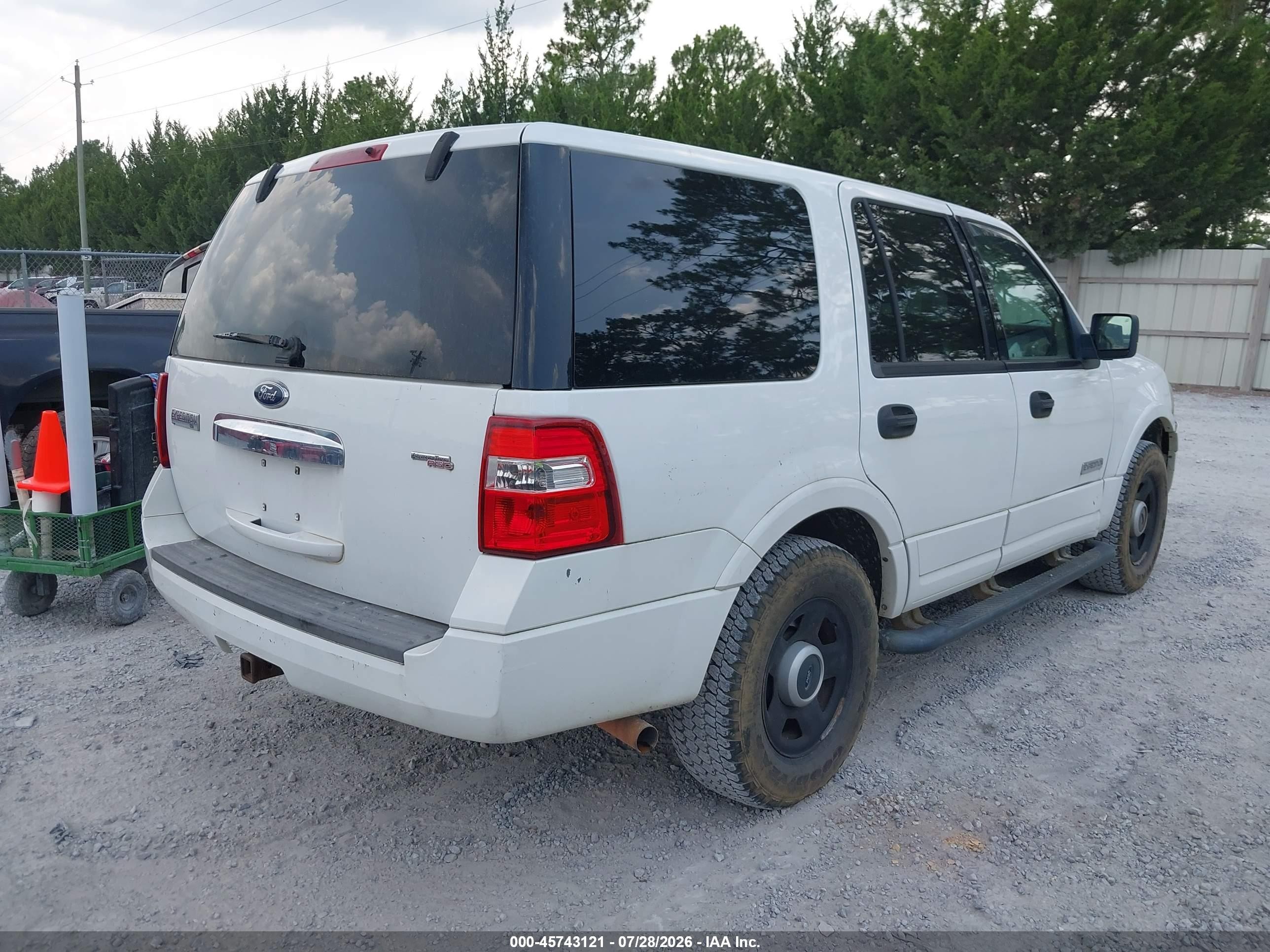 2008 Ford Expedition Xlt Белый vin: 1FMFU15538LA49675
