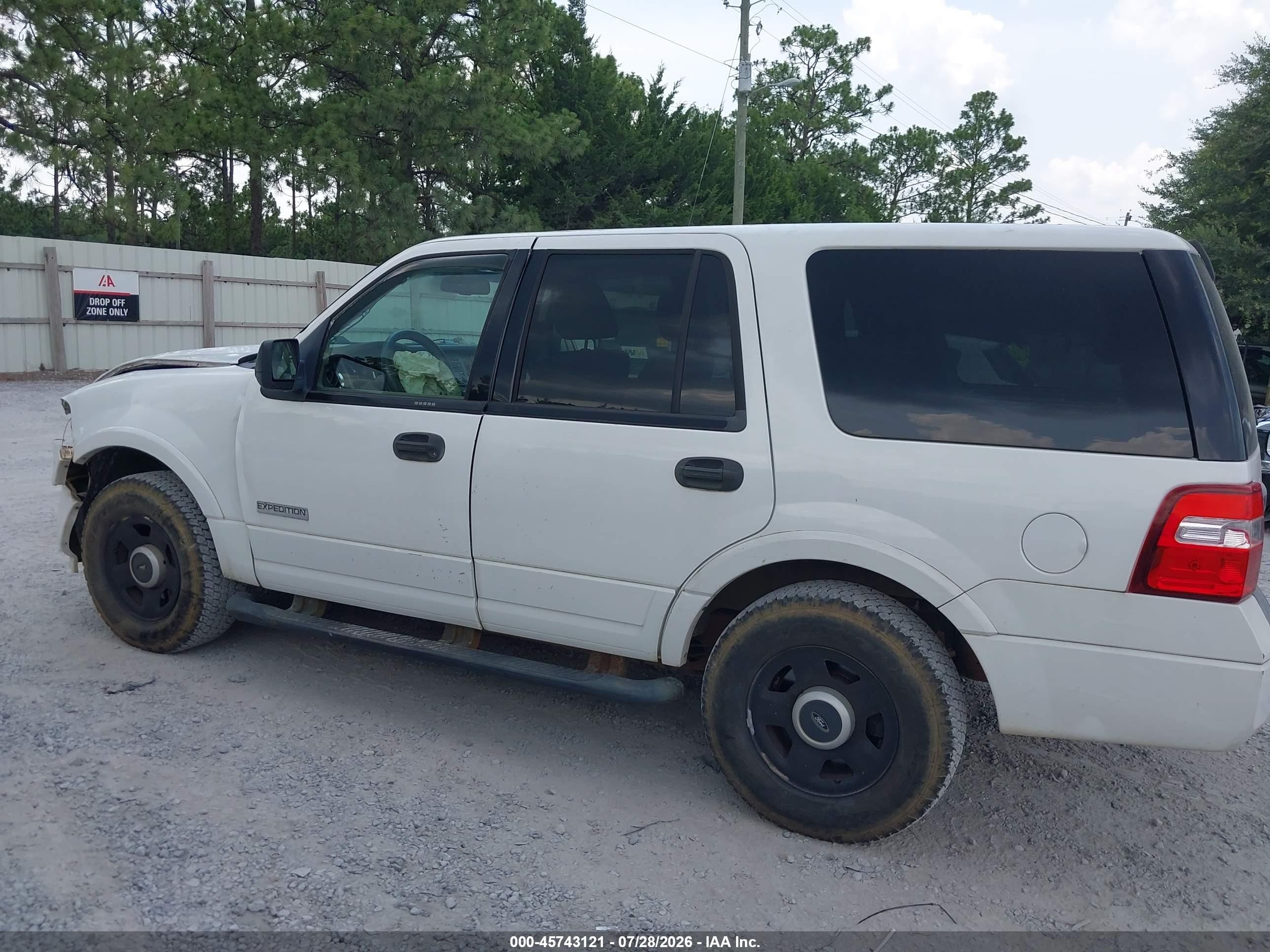 2008 Ford Expedition Xlt Белый vin: 1FMFU15538LA49675