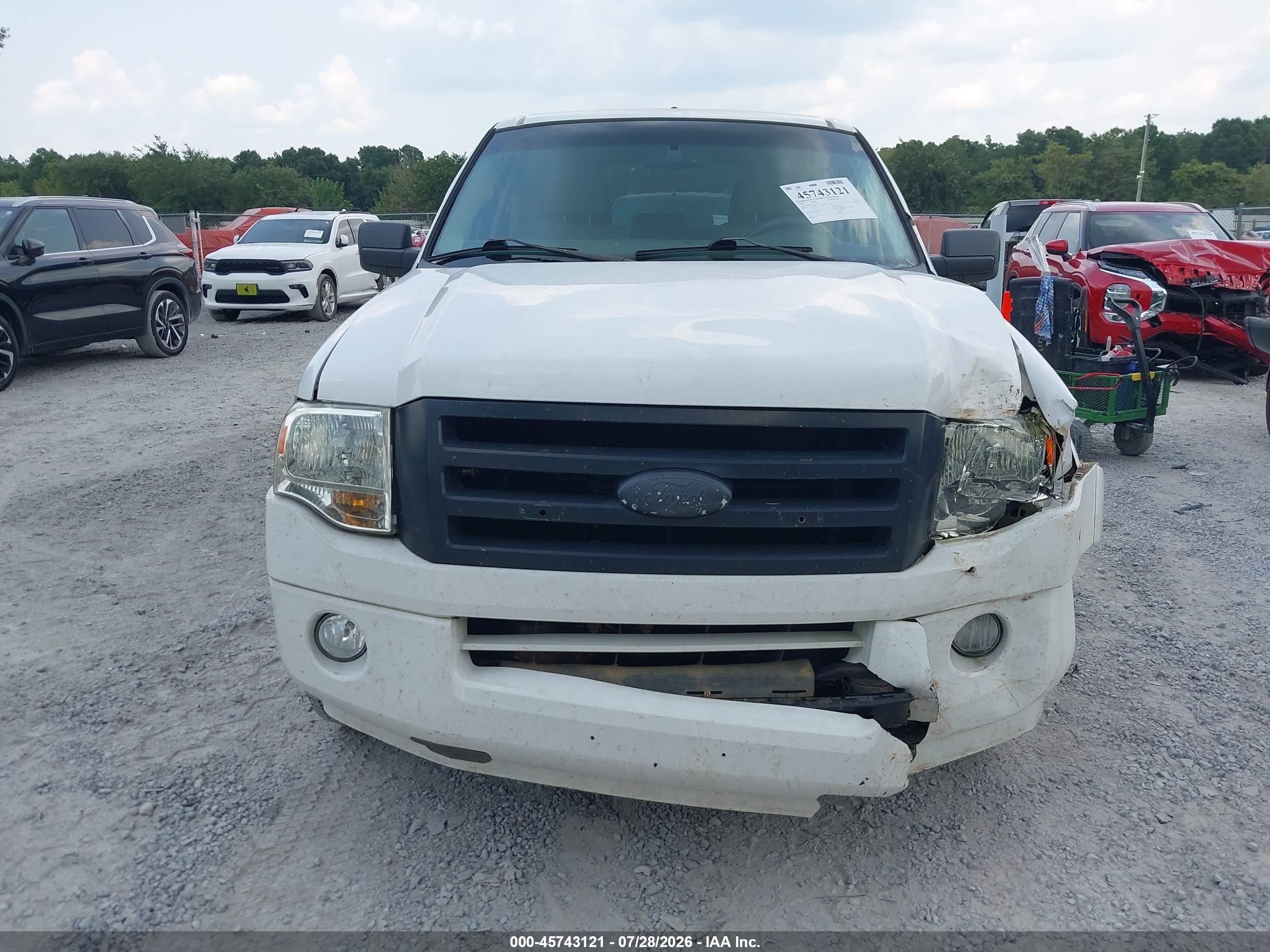 2008 Ford Expedition Xlt Белый vin: 1FMFU15538LA49675