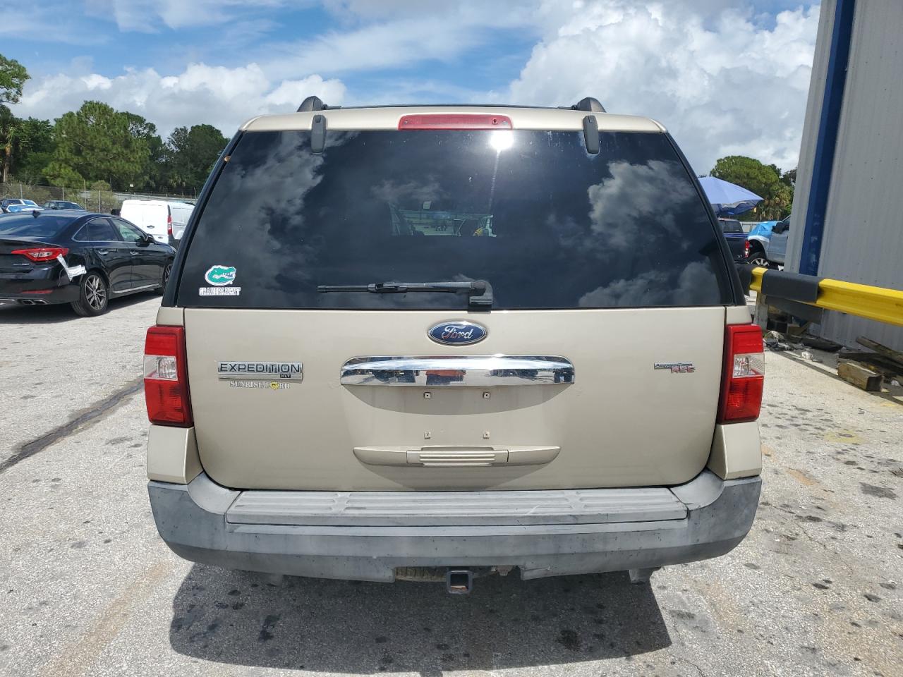 2007 Ford Expedition Xlt Желто-коричневый vin: 1FMFU15547LA53538