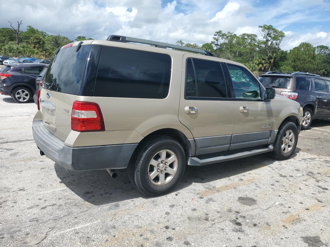 2007 Ford Expedition Xlt Желто-коричневый vin: 1FMFU15547LA53538