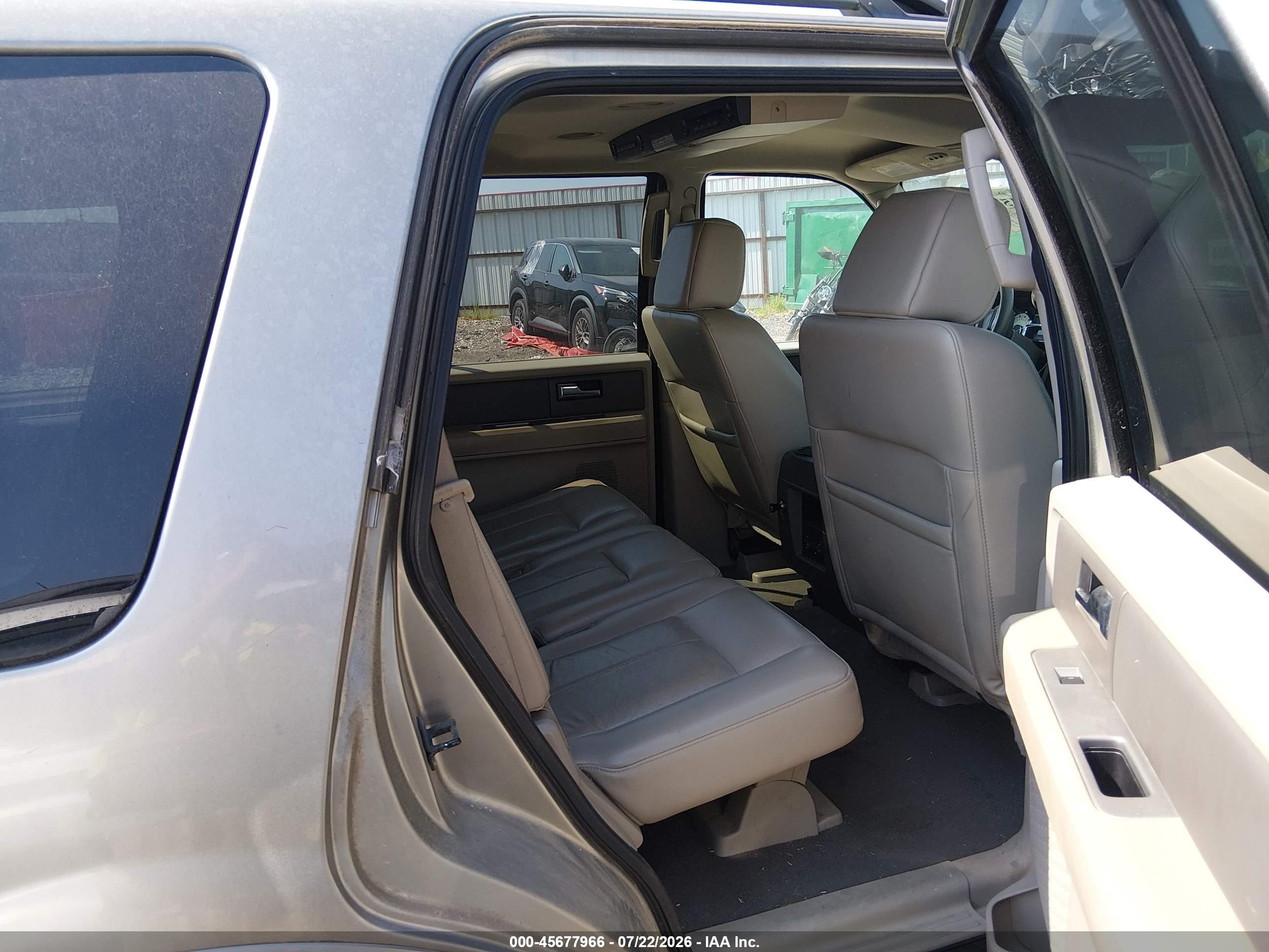 2008 Ford Expedition Xlt Tan vin: 1FMFU15548LA26616
