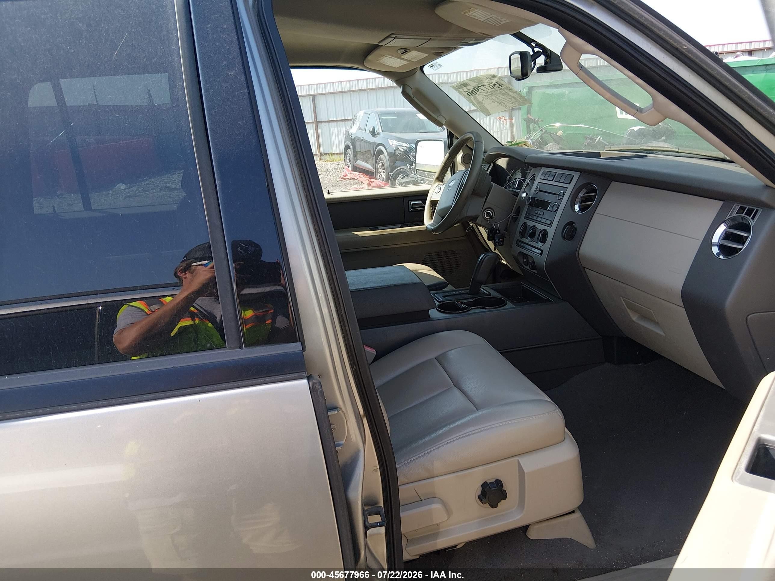 2008 Ford Expedition Xlt Tan vin: 1FMFU15548LA26616