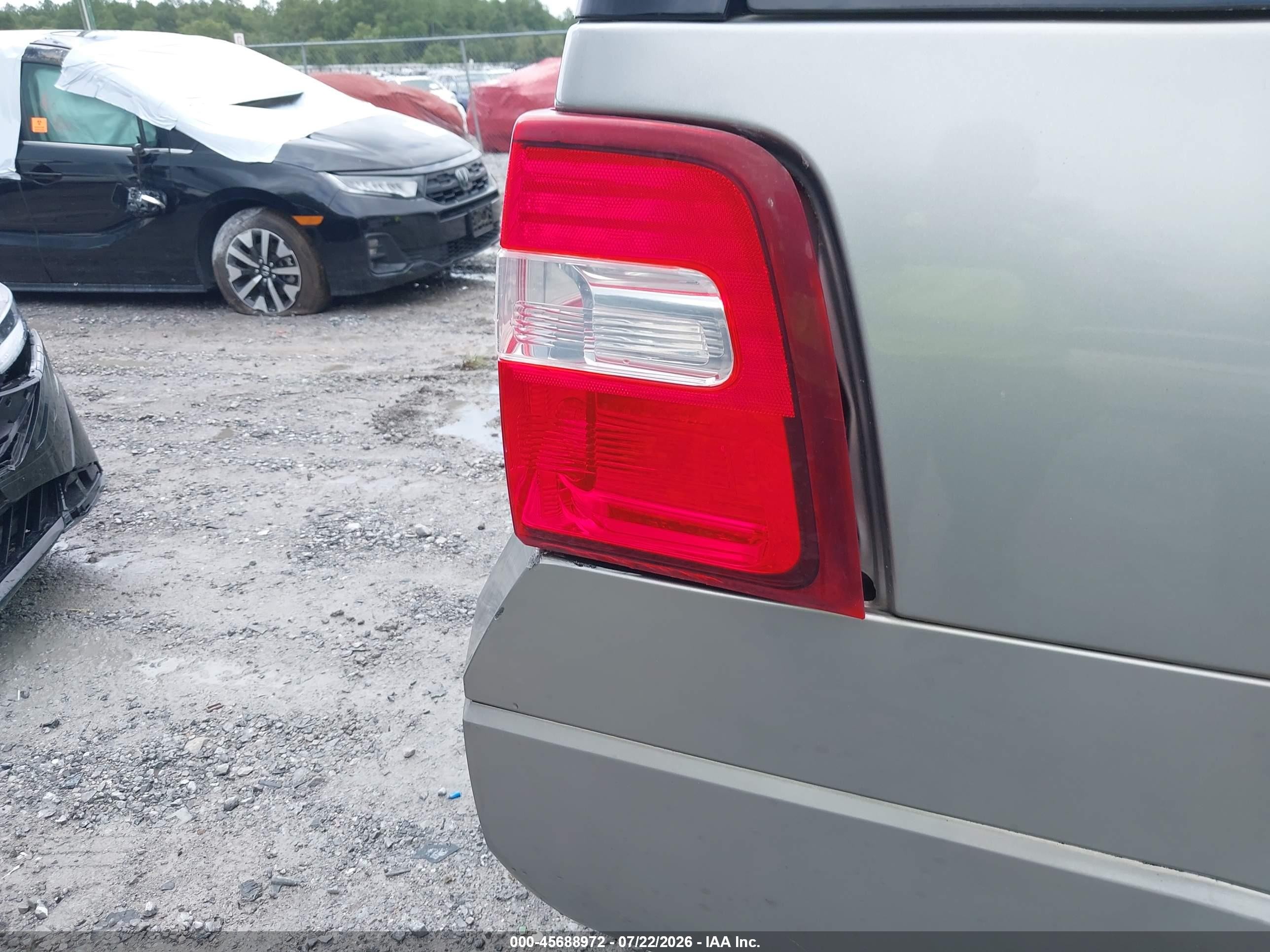2008 Ford Expedition Xlt Champagne vin: 1FMFU15548LA49622