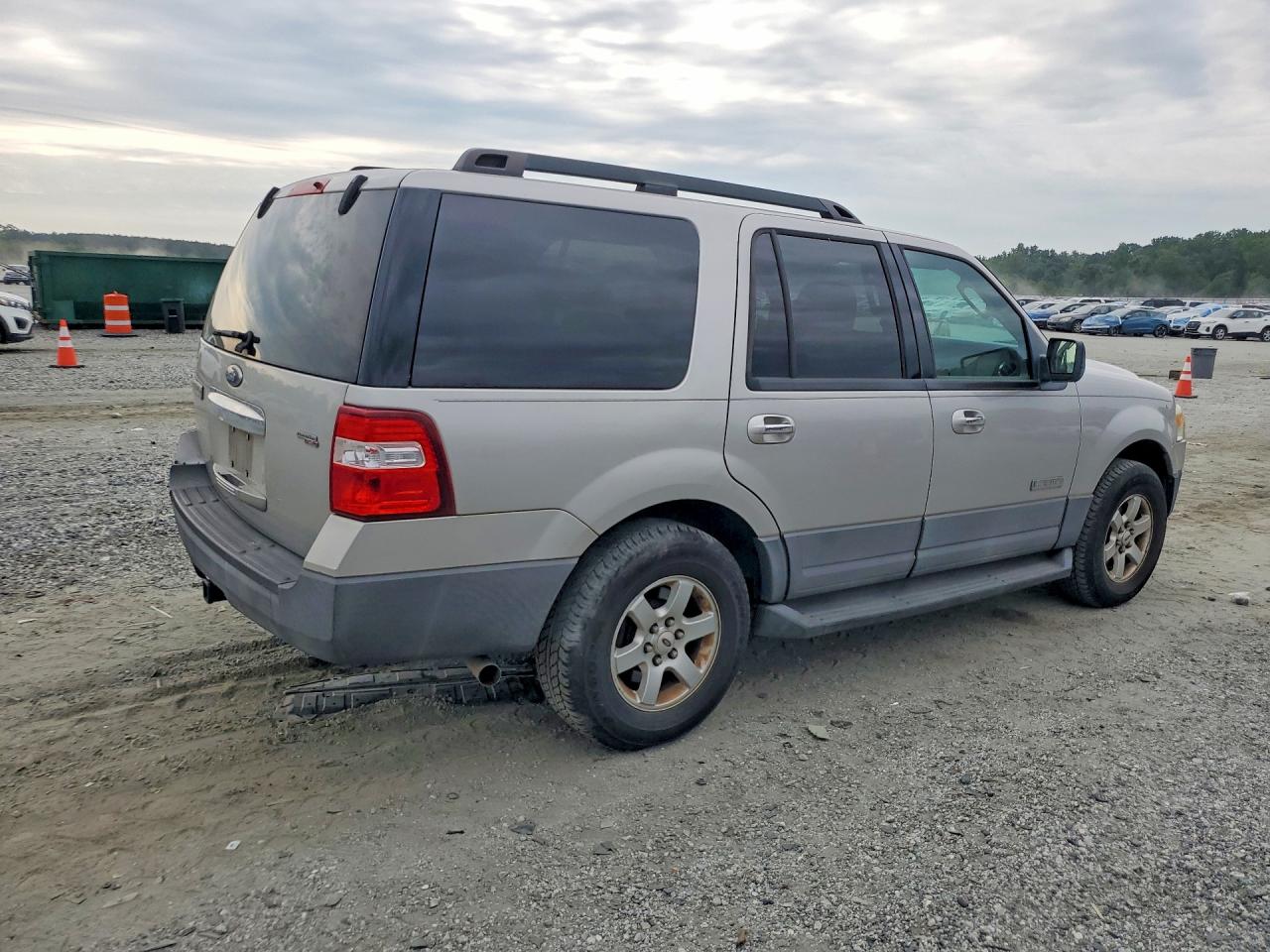2007 Ford Expedition Xlt Beige vin: 1FMFU15557LA43178