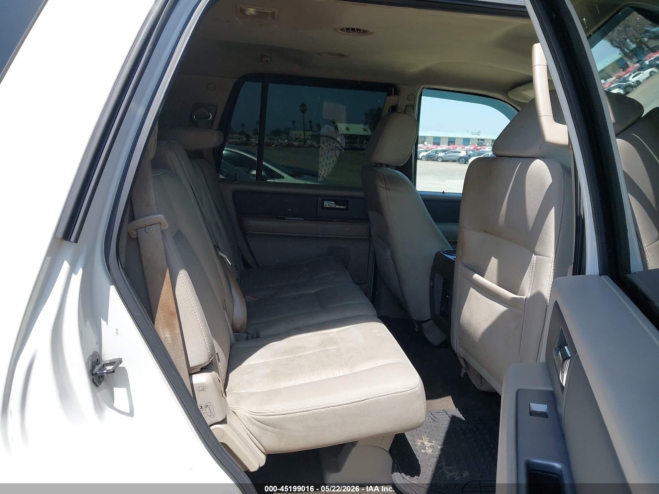 2008 Ford Expedition Xlt White vin: 1FMFU15568LA40680