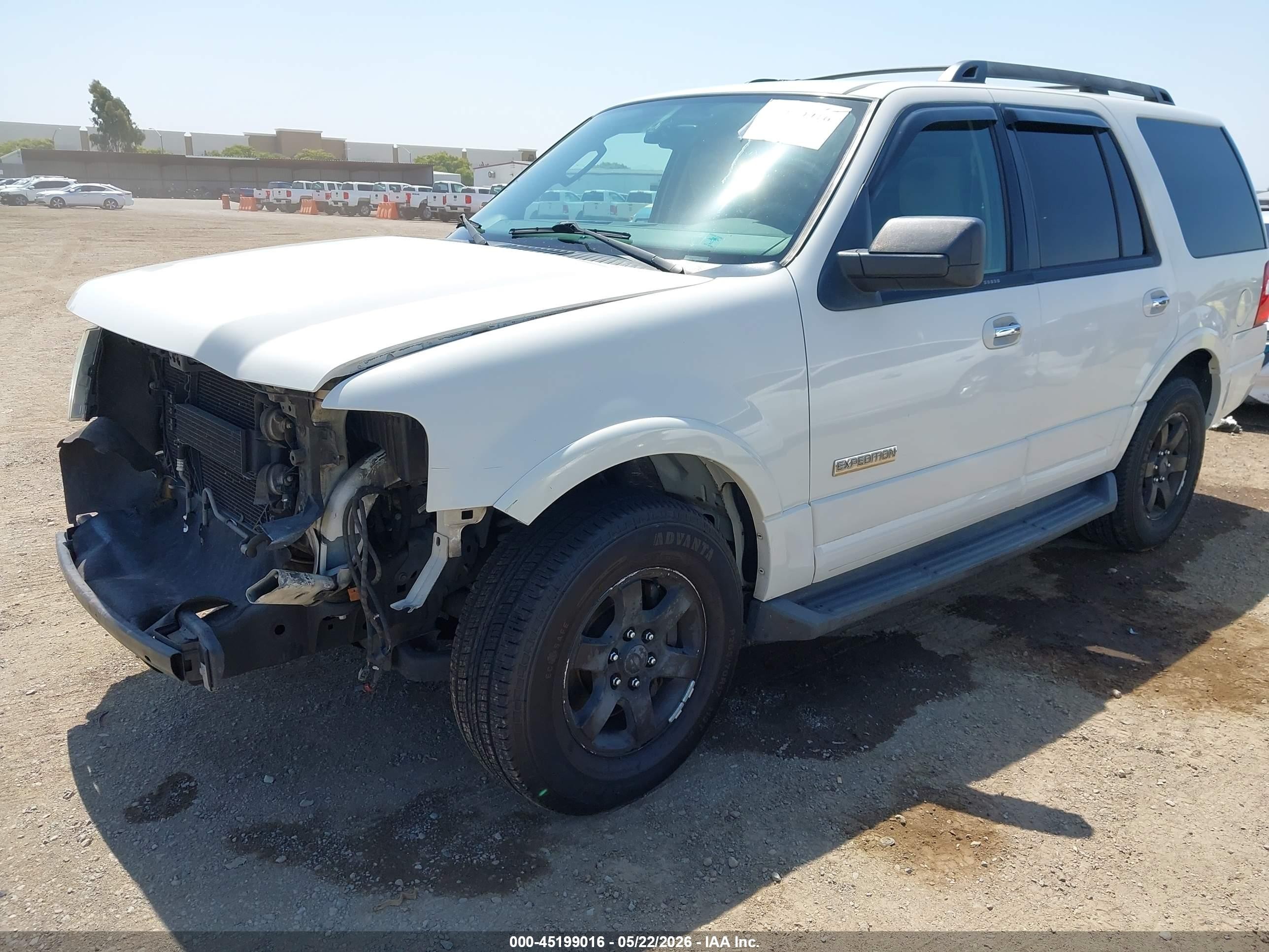 2008 Ford Expedition Xlt White vin: 1FMFU15568LA40680