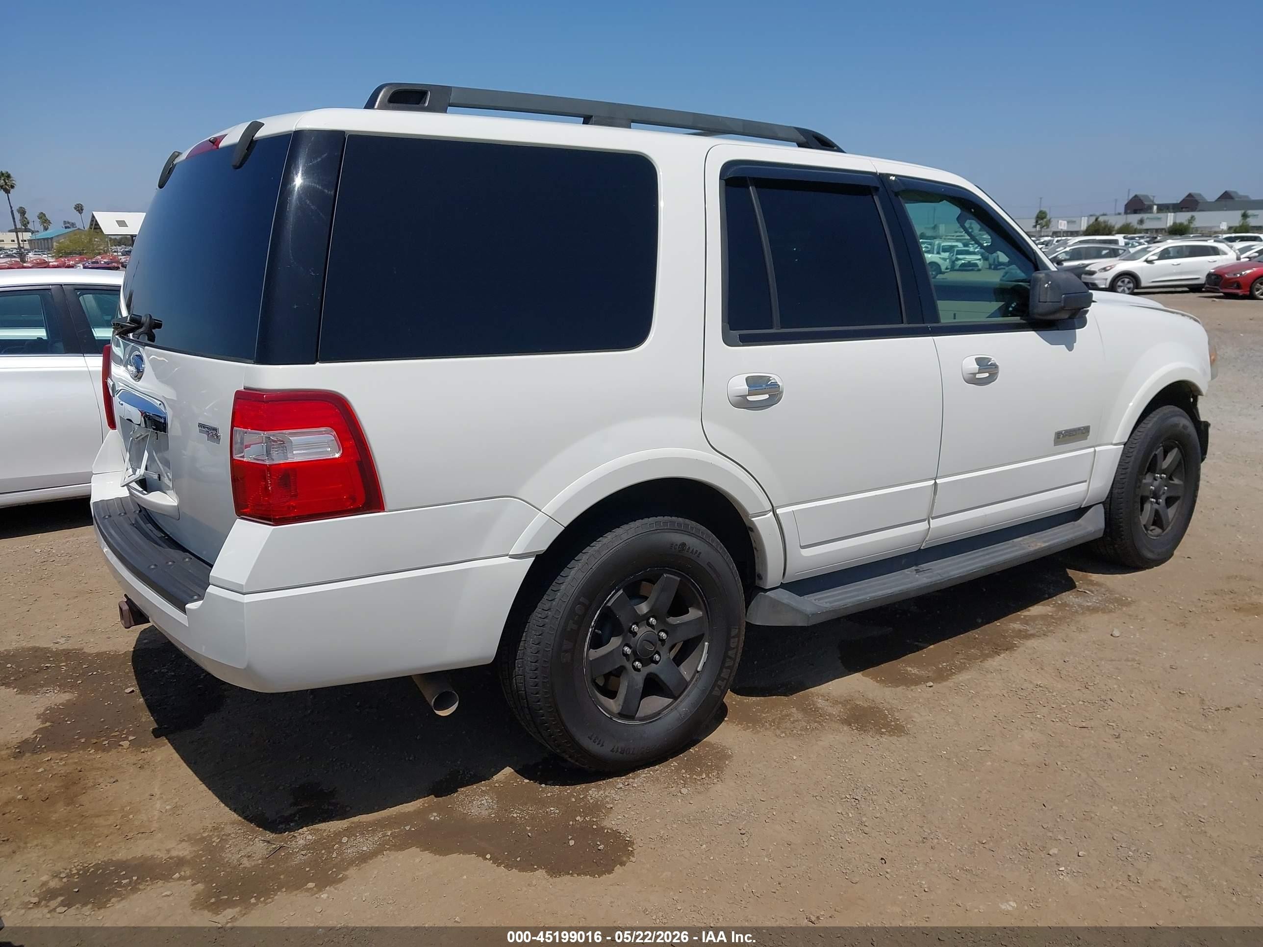 2008 Ford Expedition Xlt White vin: 1FMFU15568LA40680