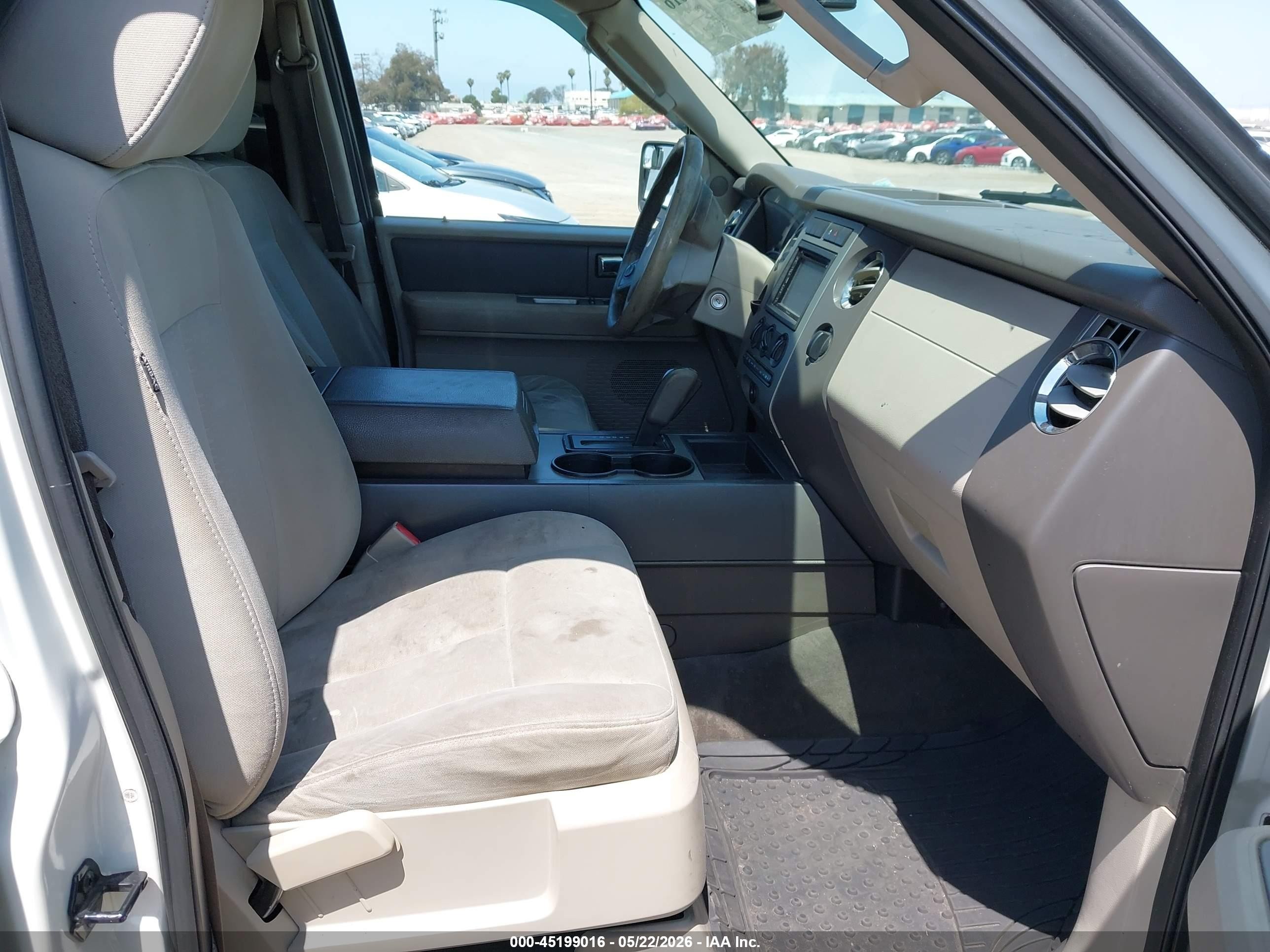2008 Ford Expedition Xlt White vin: 1FMFU15568LA40680