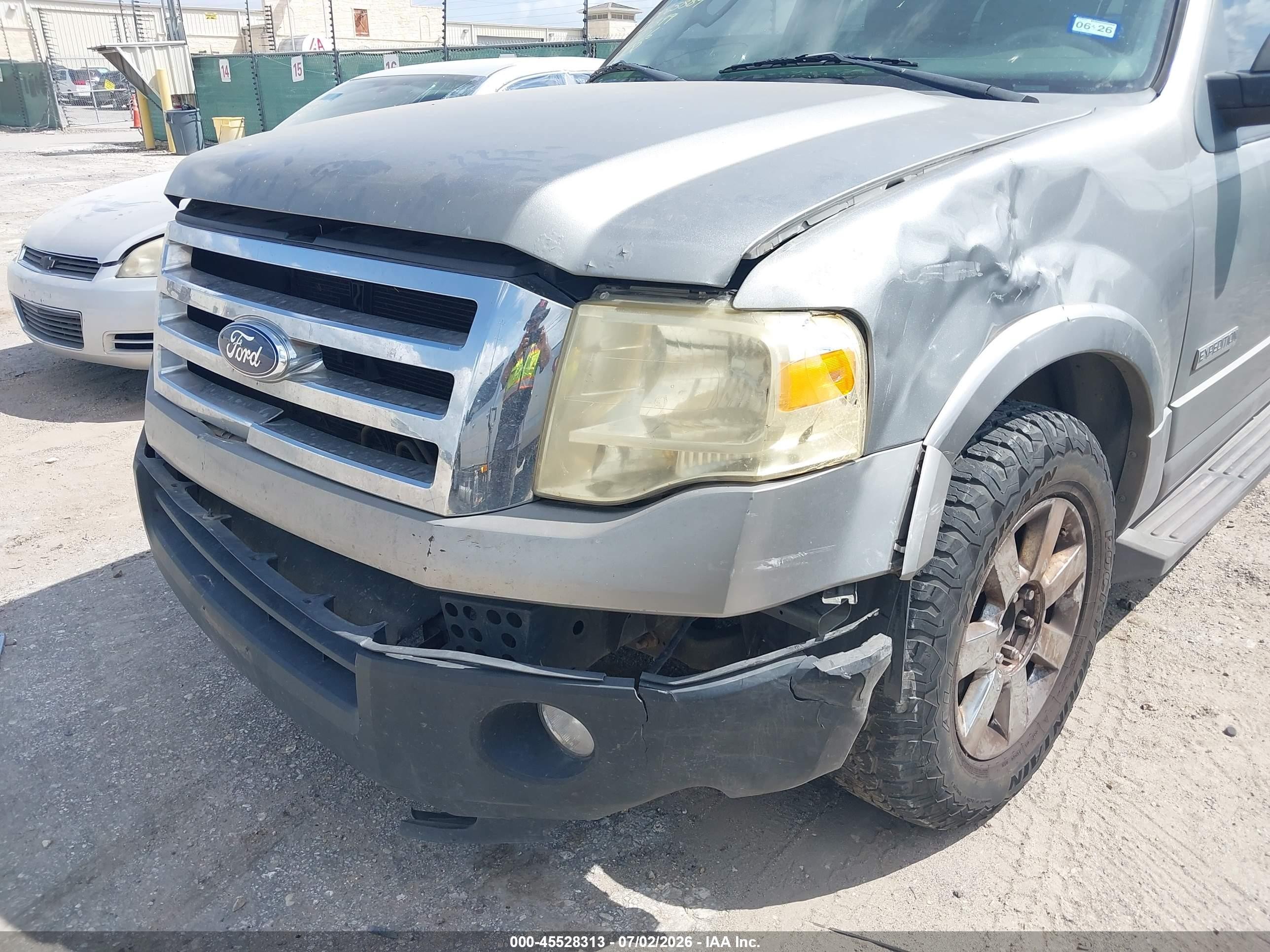 2008 Ford Expedition Xlt Silver vin: 1FMFU15568LA76899