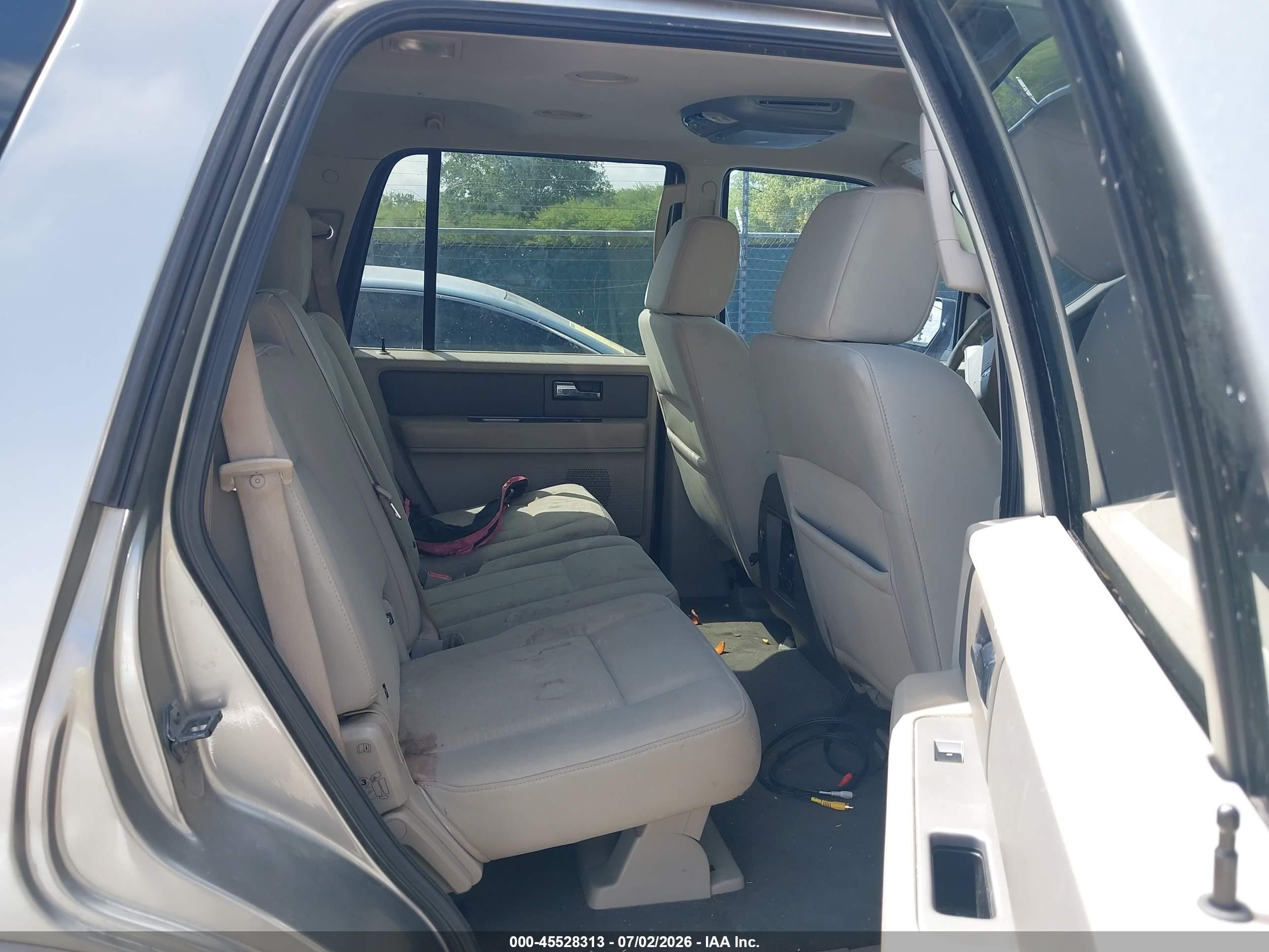 2008 Ford Expedition Xlt Silver vin: 1FMFU15568LA76899