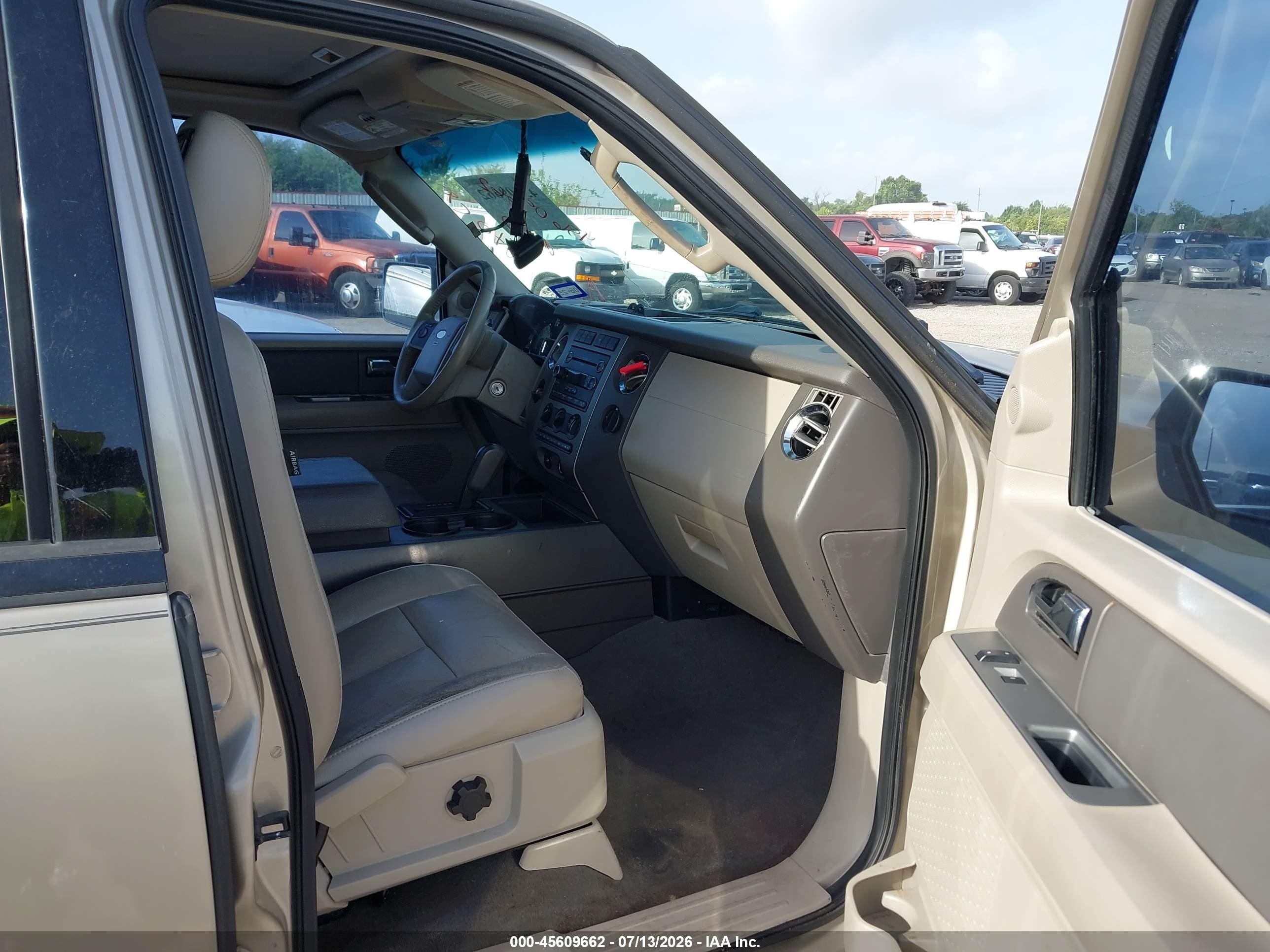 2008 Ford Expedition Xlt Tan vin: 1FMFU15578LA65197