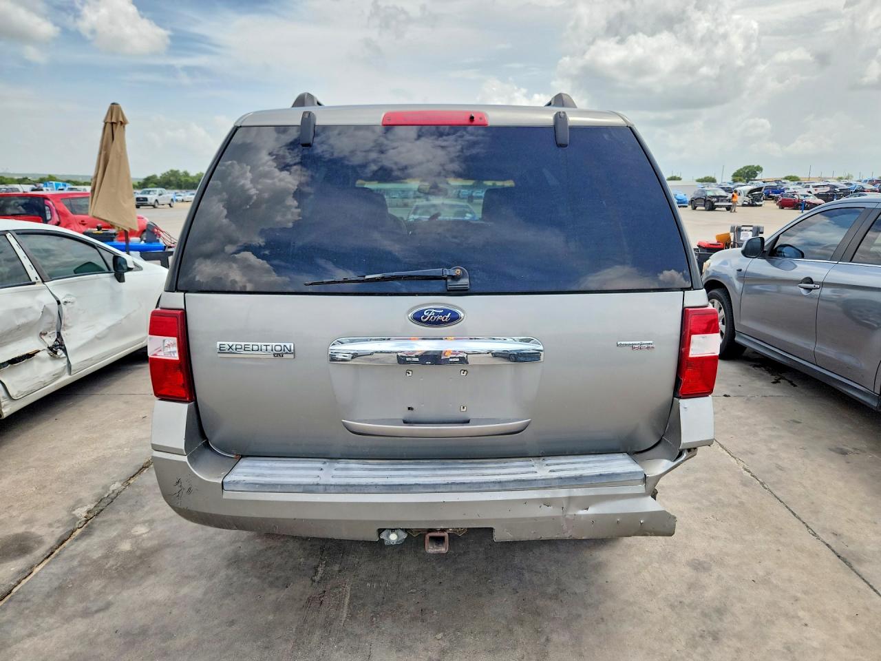 2008 Ford Expedition Xlt Gray vin: 1FMFU15588LA38106