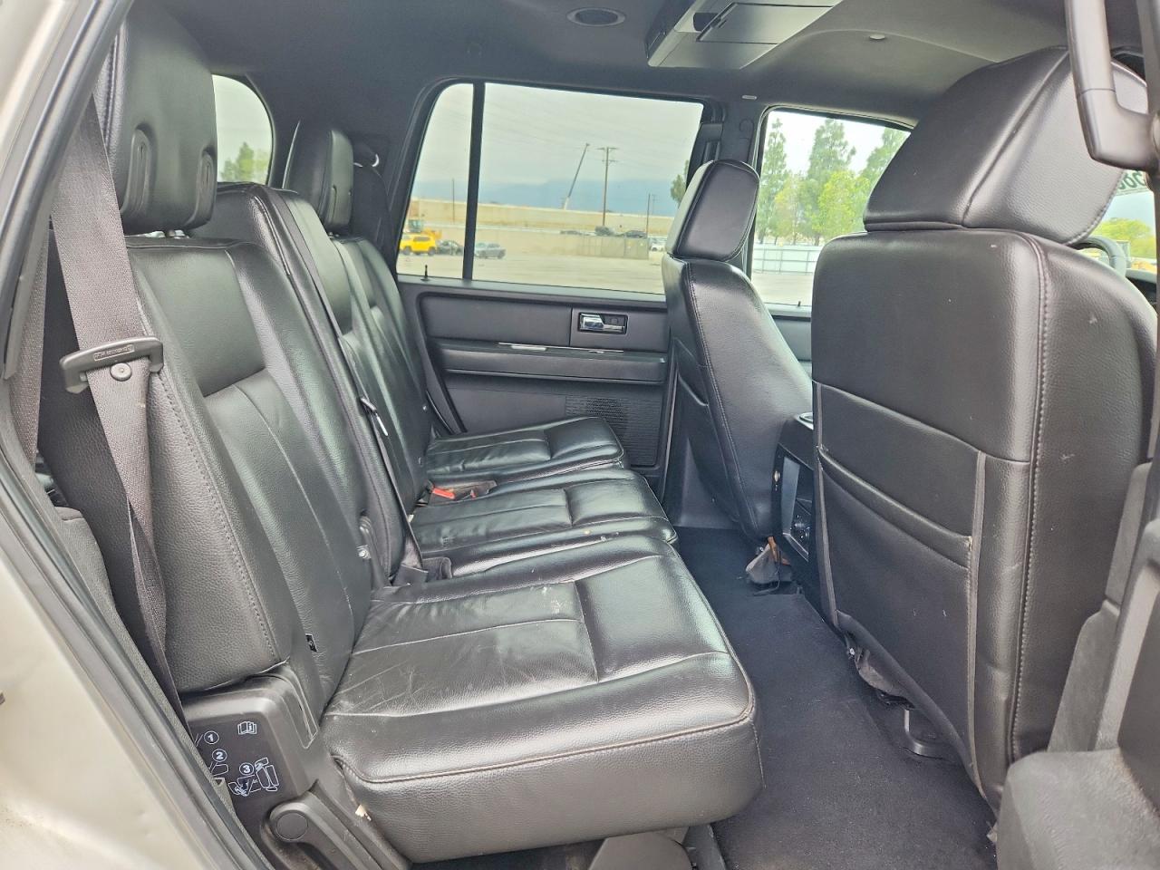 2007 Ford Expedition Xlt Silver vin: 1FMFU15597LA26948