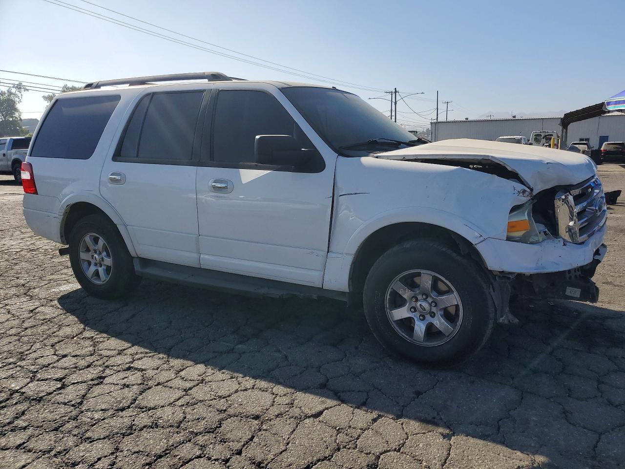 2009 Ford Expedition Xlt White vin: 1FMFU15599EB03843