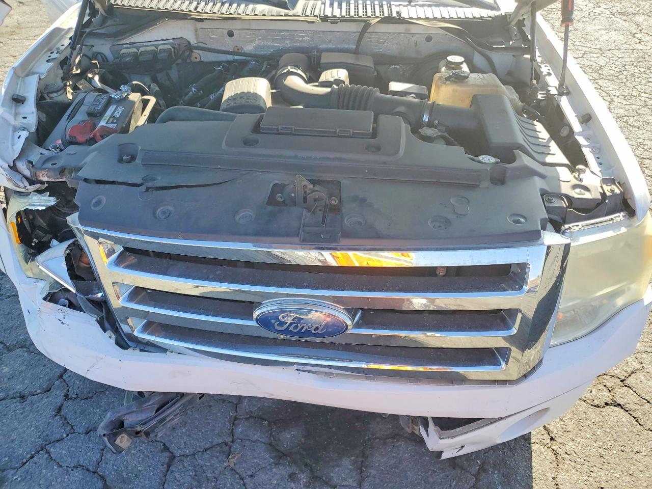 2009 Ford Expedition Xlt White vin: 1FMFU15599EB03843