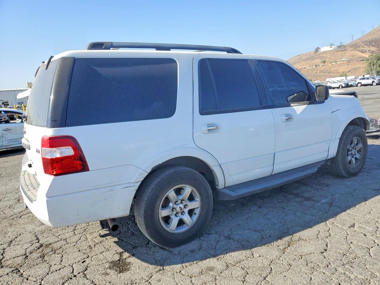 2009 Ford Expedition Xlt White vin: 1FMFU15599EB03843
