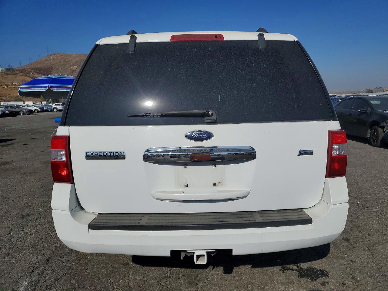 2009 Ford Expedition Xlt White vin: 1FMFU15599EB03843