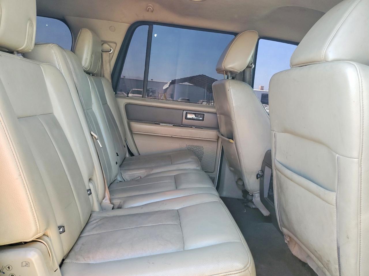 2009 Ford Expedition Xlt White vin: 1FMFU15599EB03843