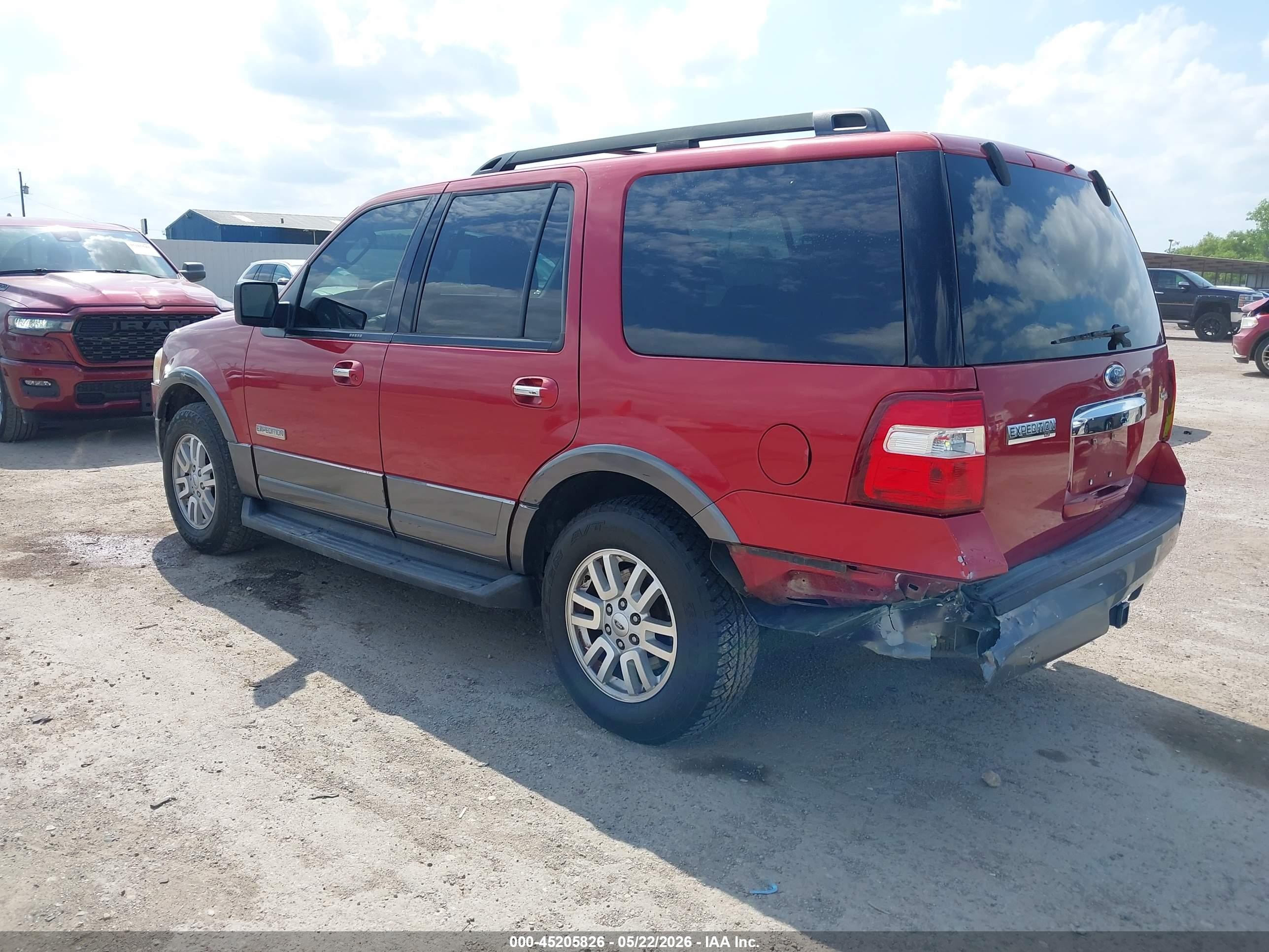 2007 Ford Expedition Xlt Red vin: 1FMFU155X7LA79786