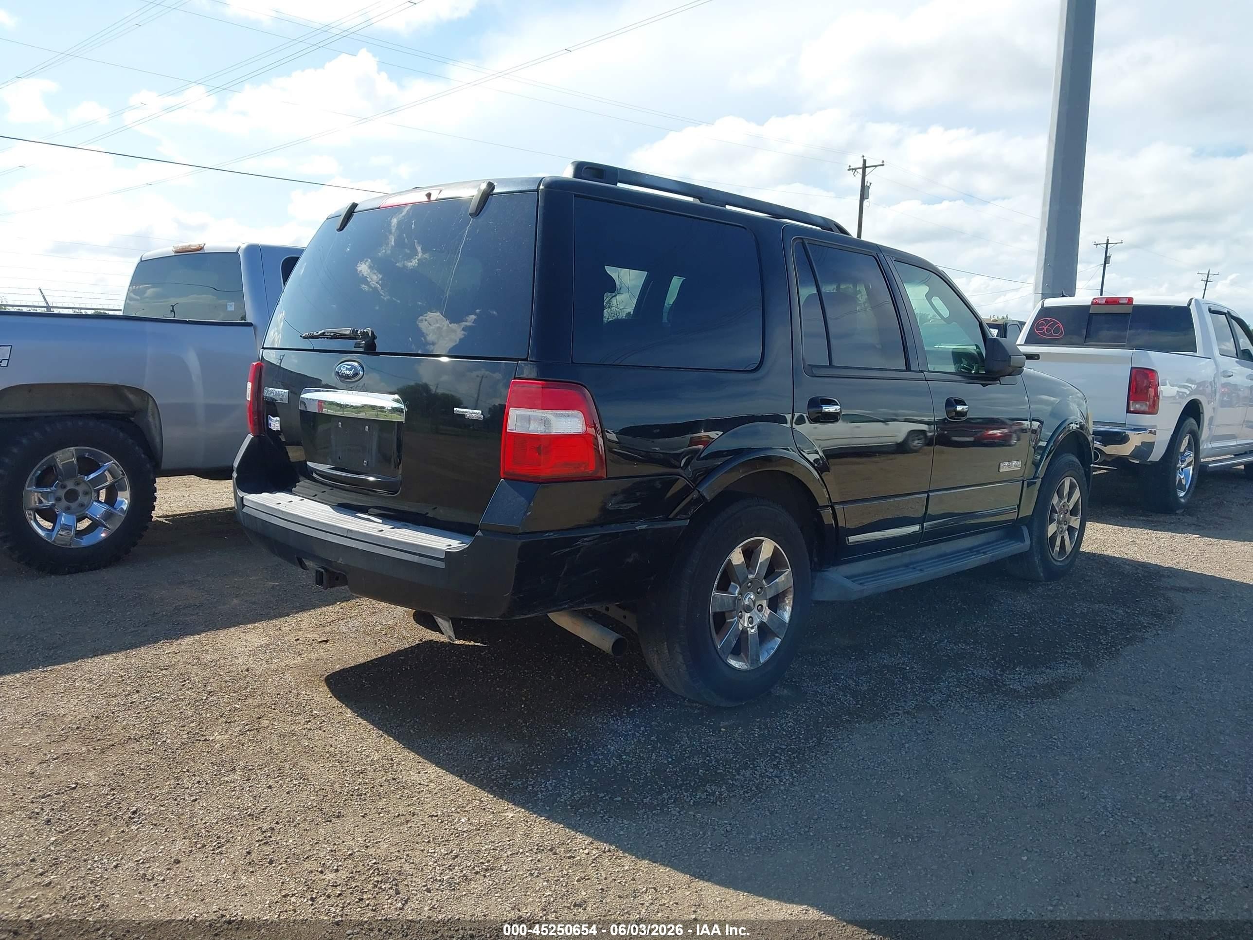 2008 Ford Expedition Xlt Черный vin: 1FMFU155X8LA68630