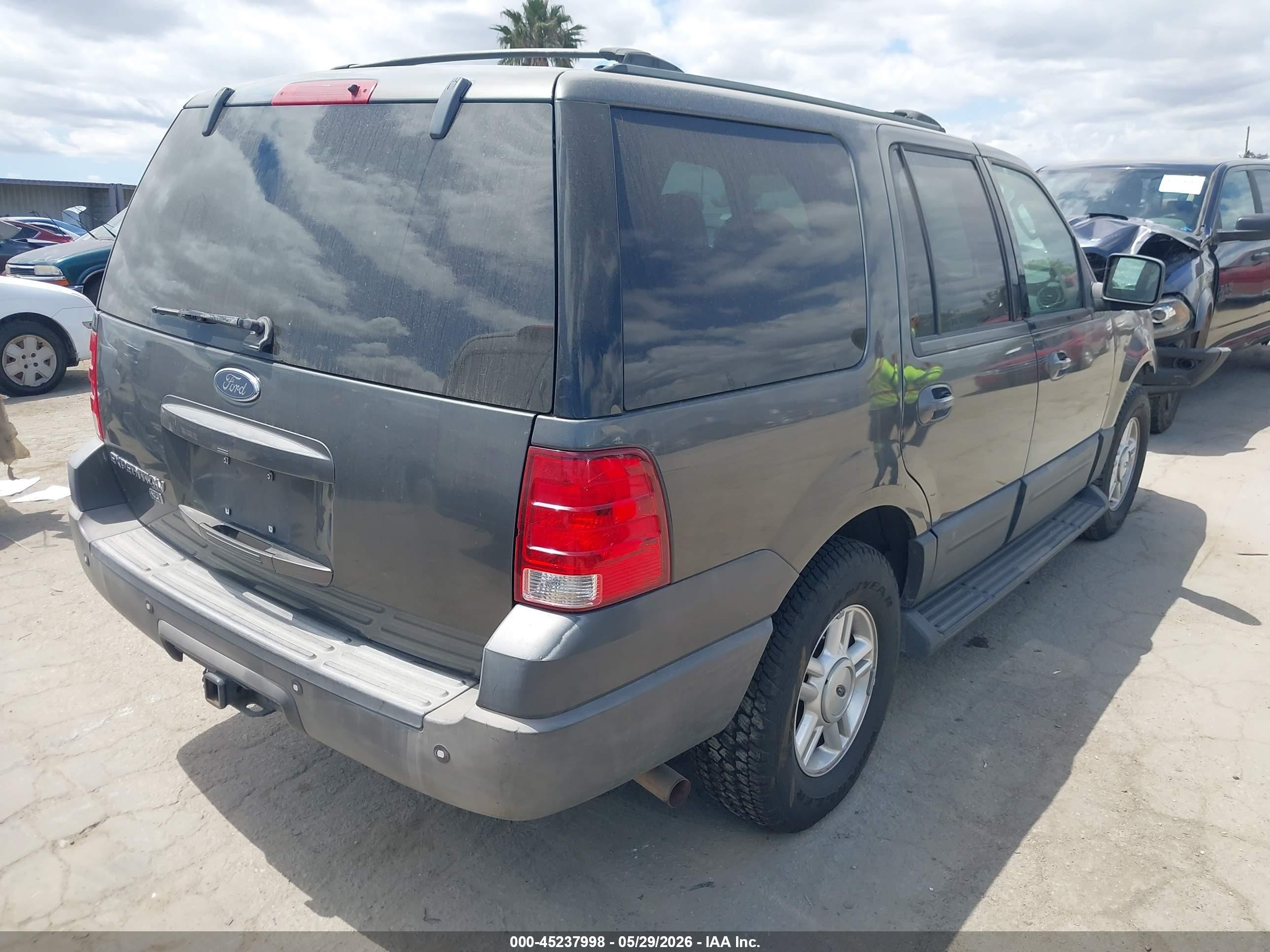 2004 Ford Expedition Xlt Серый vin: 1FMFU15LX4LA03964