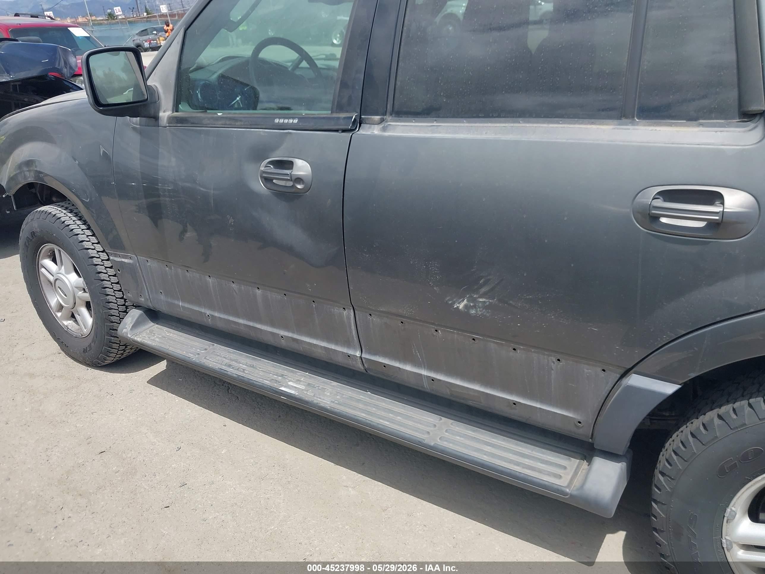 2004 Ford Expedition Xlt Серый vin: 1FMFU15LX4LA03964