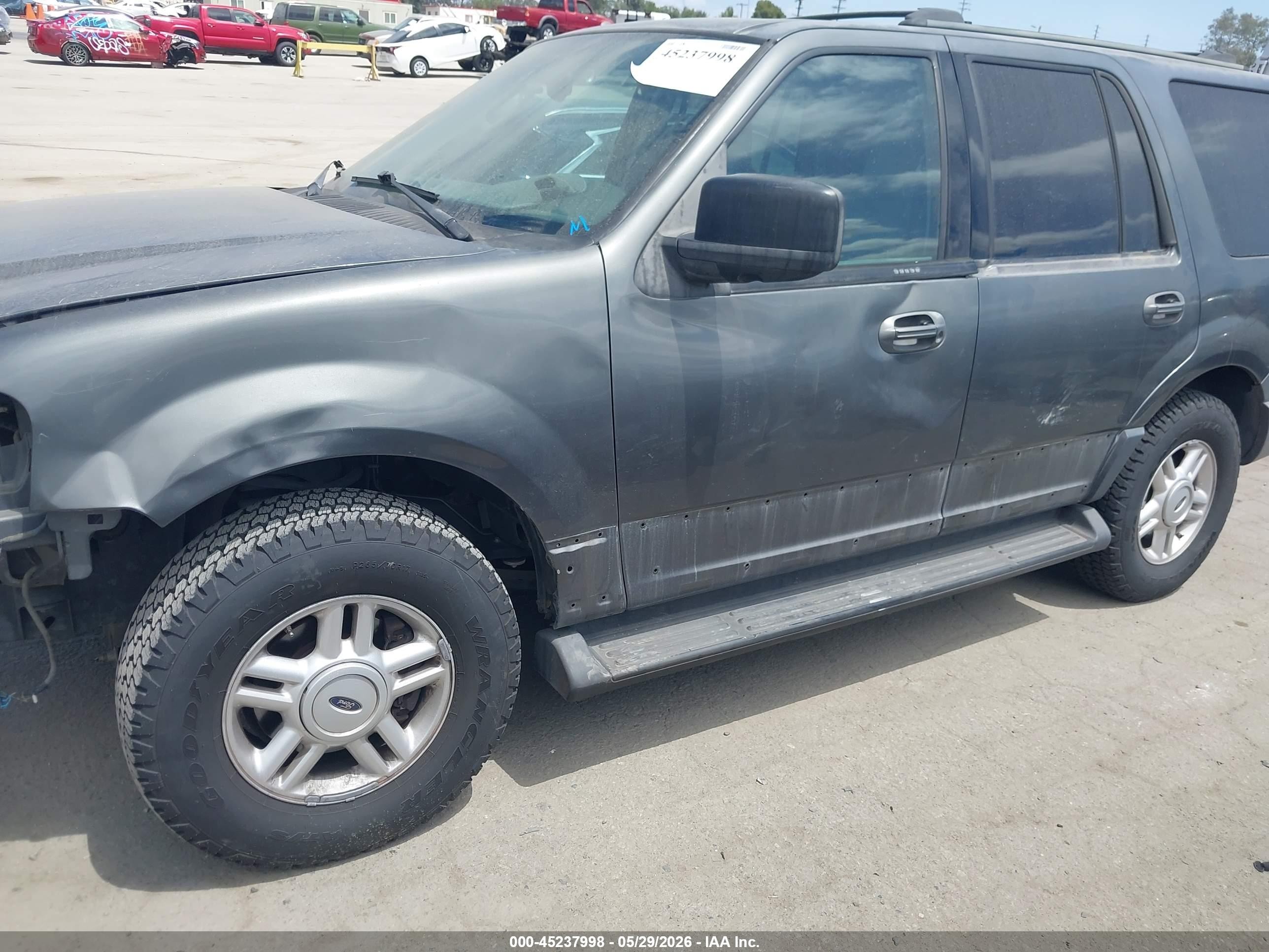 2004 Ford Expedition Xlt Серый vin: 1FMFU15LX4LA03964