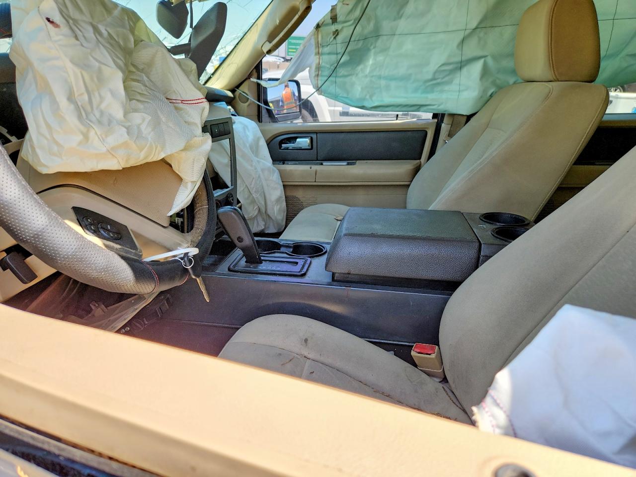 2008 Ford Expedition Xlt Tan vin: 1FMFU16528LA45230