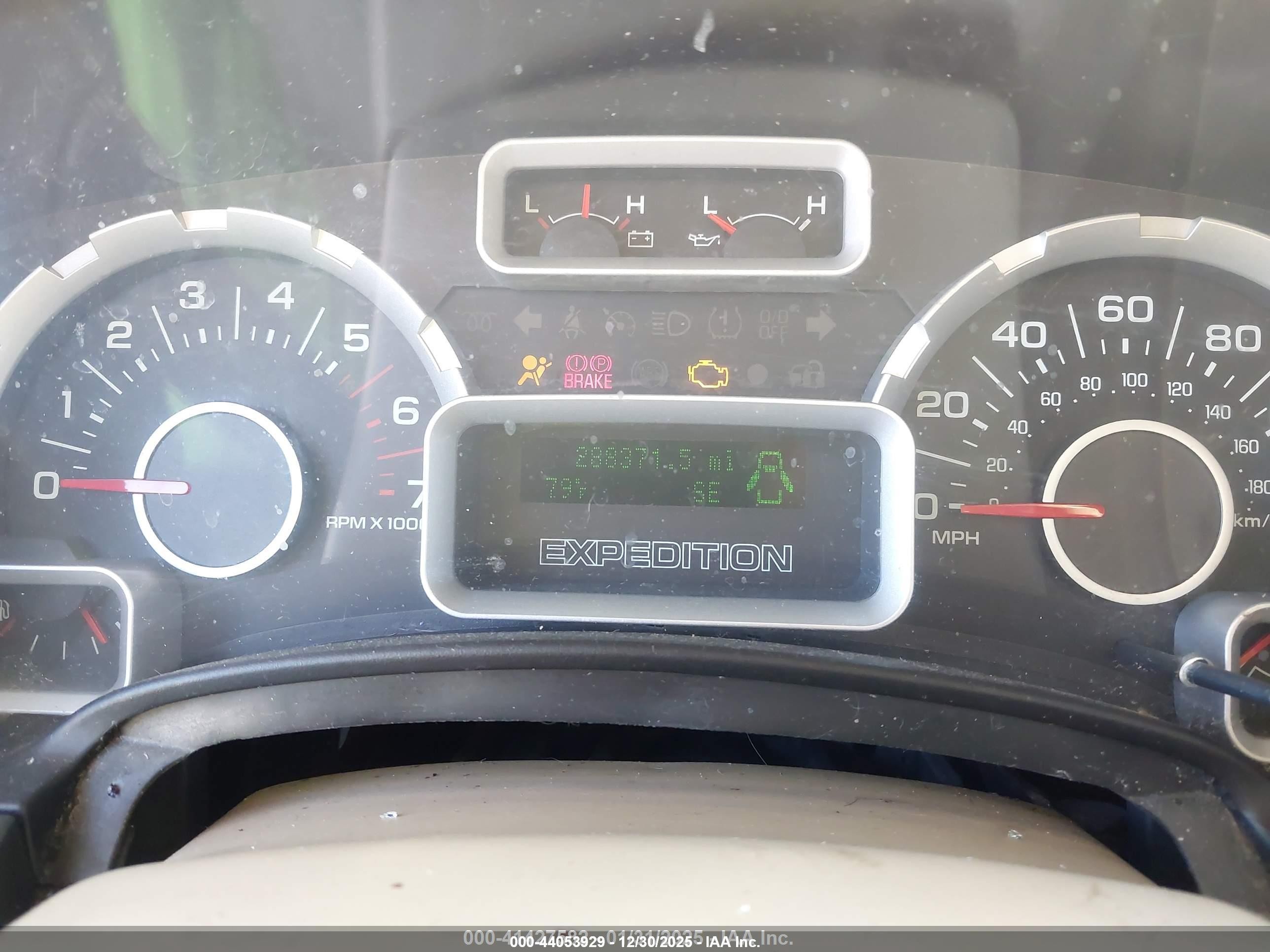 2007 Ford Expedition Xlt Белый vin: 1FMFU16537LA35966