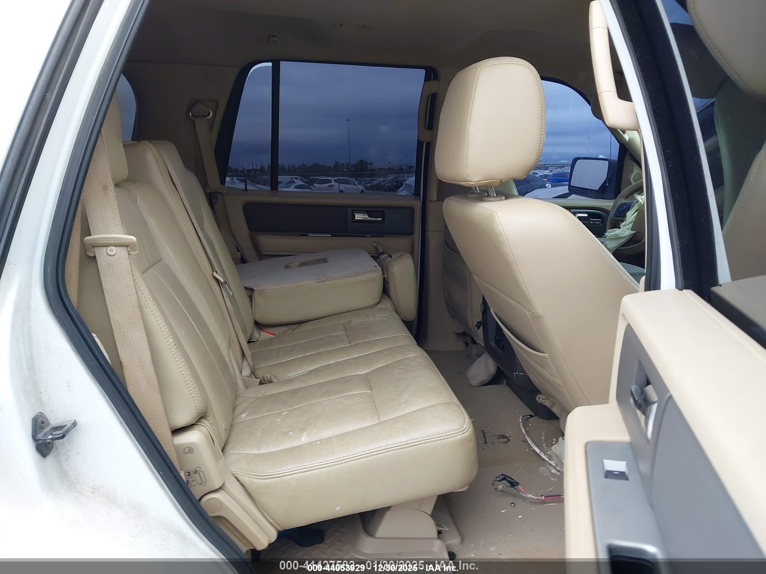 2007 Ford Expedition Xlt Белый vin: 1FMFU16537LA35966