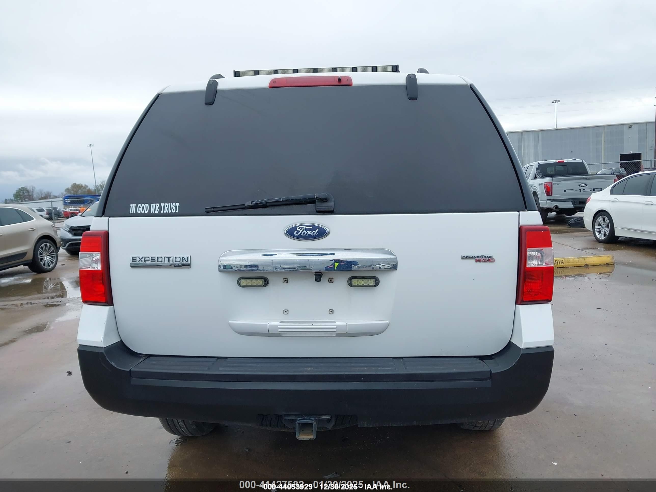 2007 Ford Expedition Xlt Белый vin: 1FMFU16537LA35966
