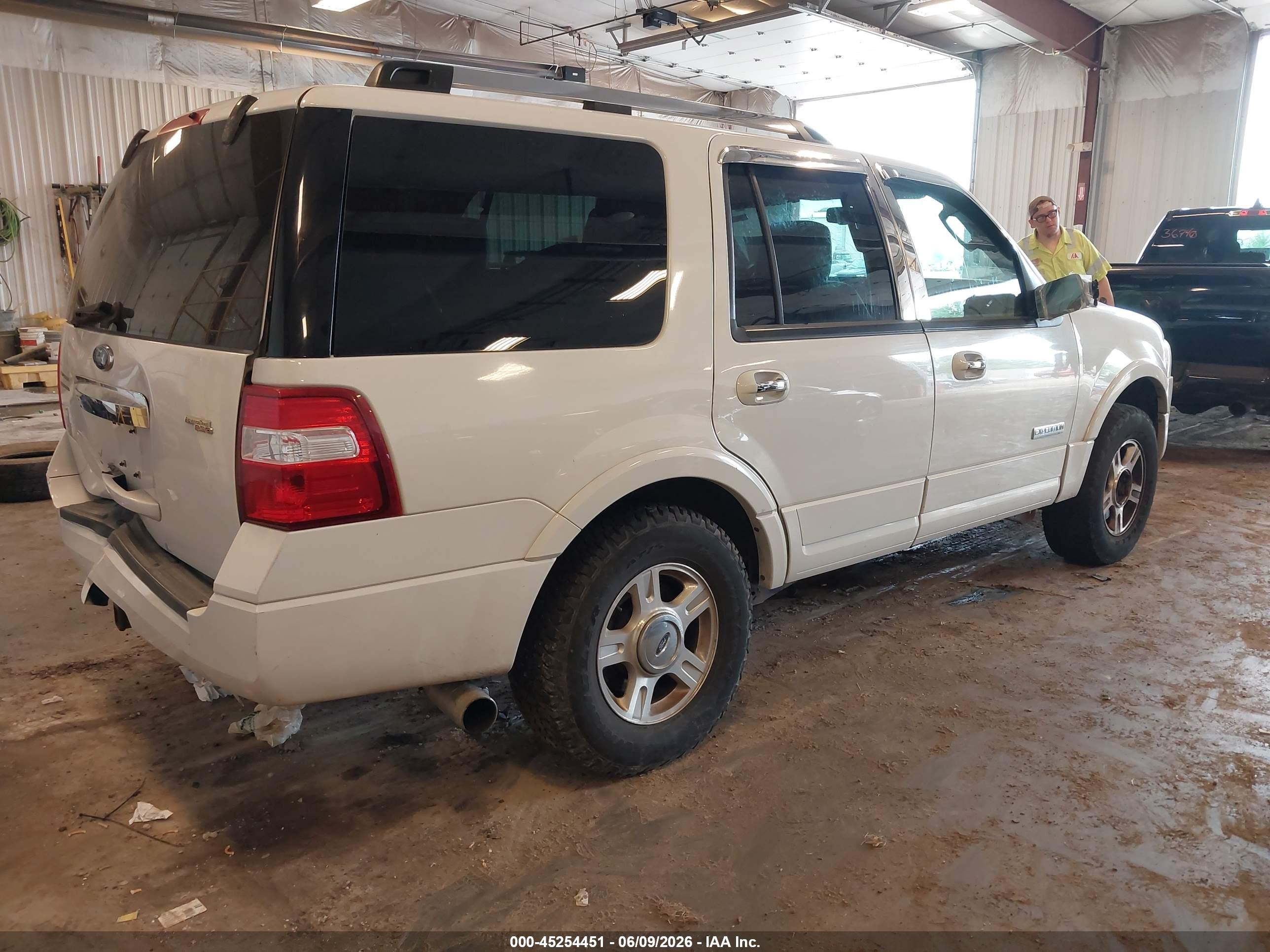 2008 Ford Expedition Xlt White vin: 1FMFU16538LA70184