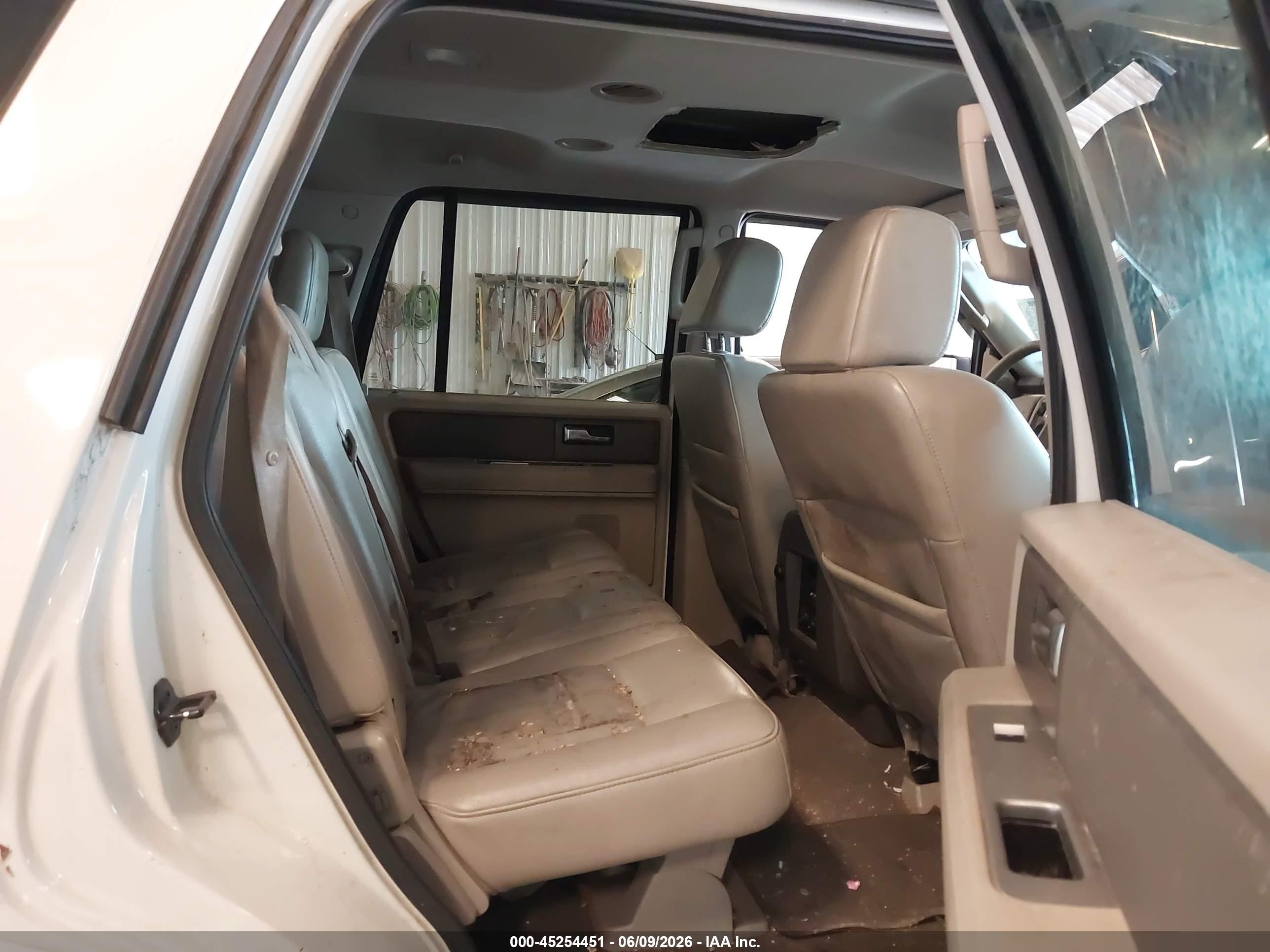 2008 Ford Expedition Xlt White vin: 1FMFU16538LA70184