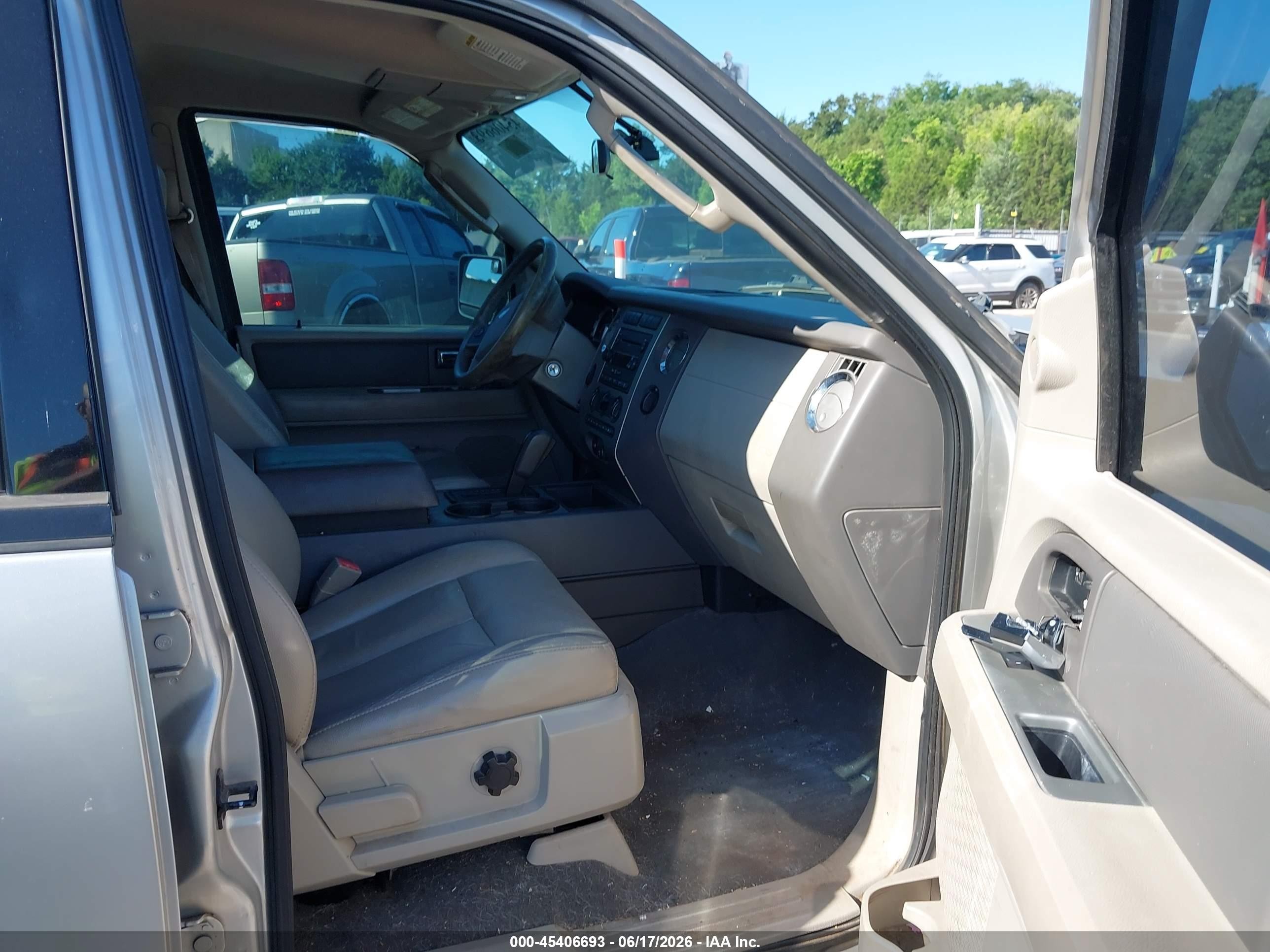 2007 Ford Expedition Xlt Silver vin: 1FMFU16547LA35457