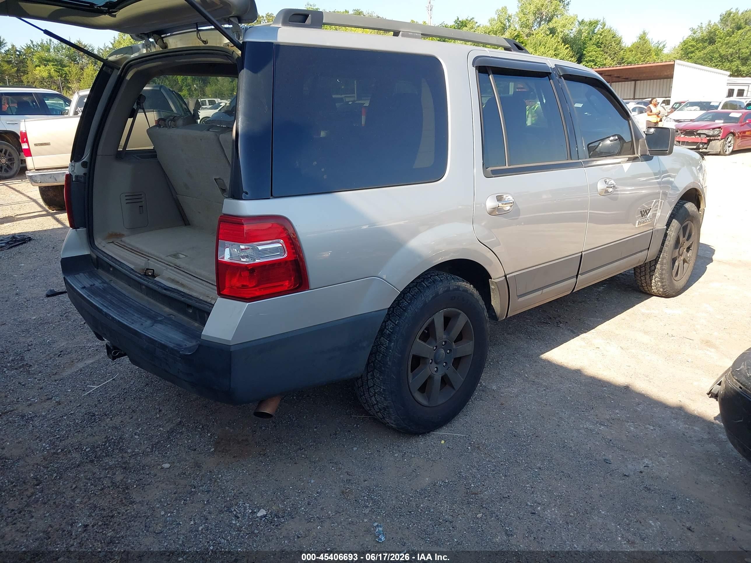 2007 Ford Expedition Xlt Silver vin: 1FMFU16547LA35457