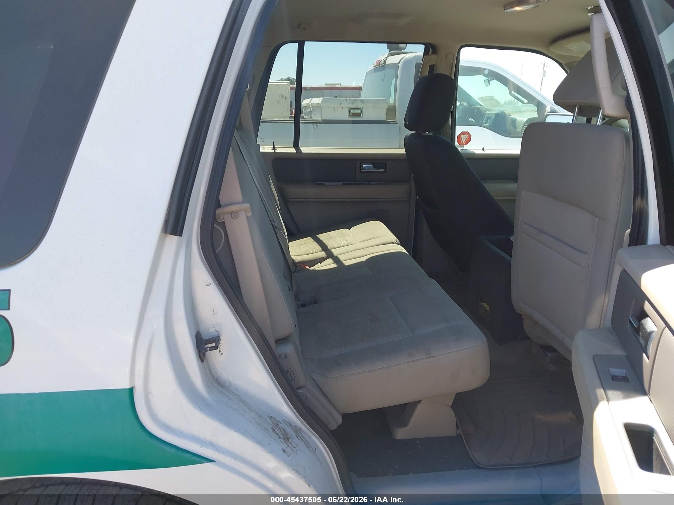 2007 Ford Expedition Xlt Белый vin: 1FMFU16547LA67857