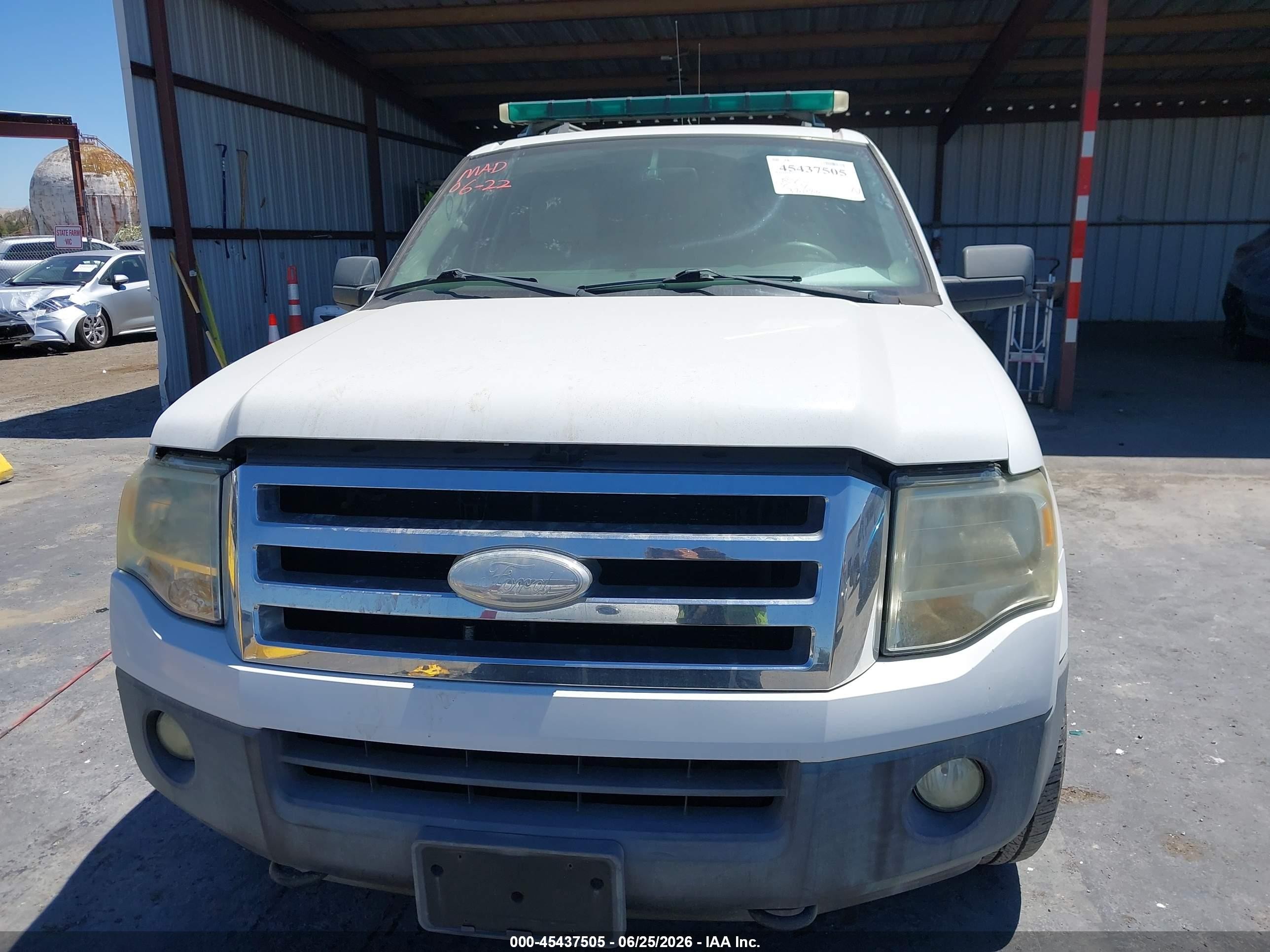 2007 Ford Expedition Xlt Белый vin: 1FMFU16547LA67857
