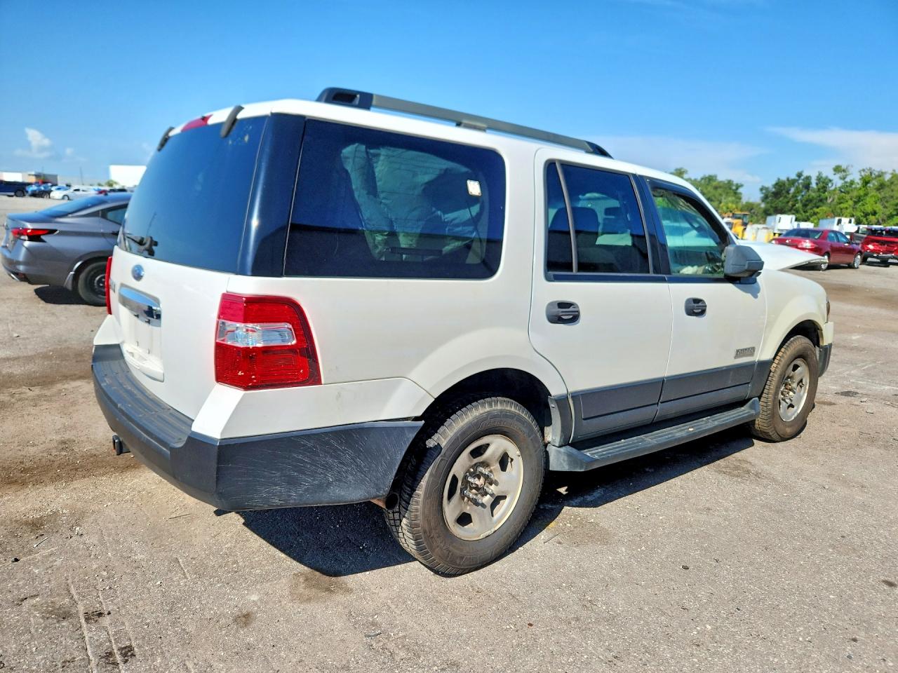 2007 Ford Expedition Xlt White vin: 1FMFU16557LA42207