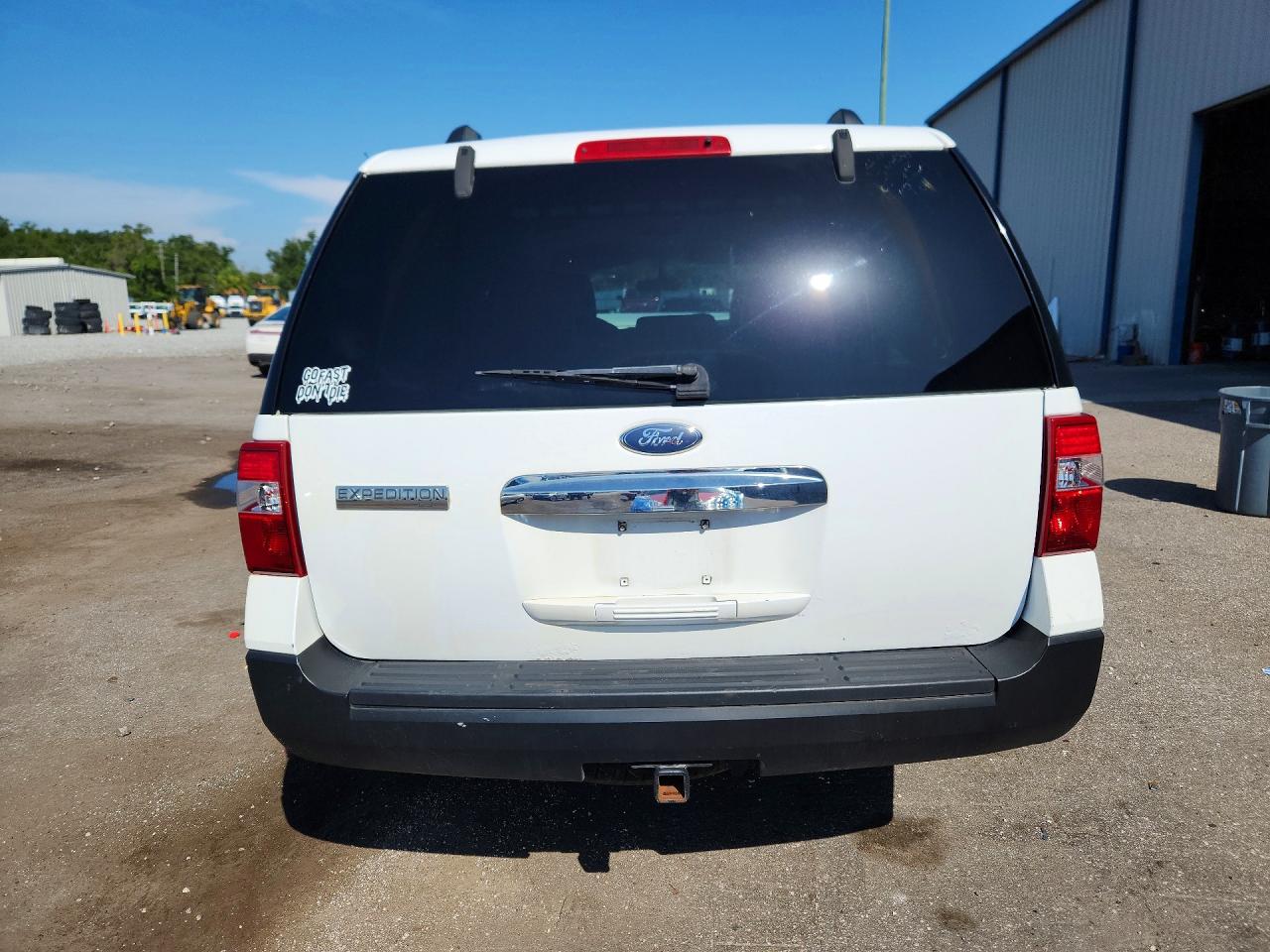 2007 Ford Expedition Xlt White vin: 1FMFU16557LA42207