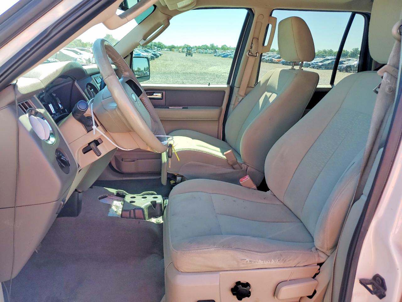 2009 Ford Expedition Белый vin: 1FMFU16599EB15344