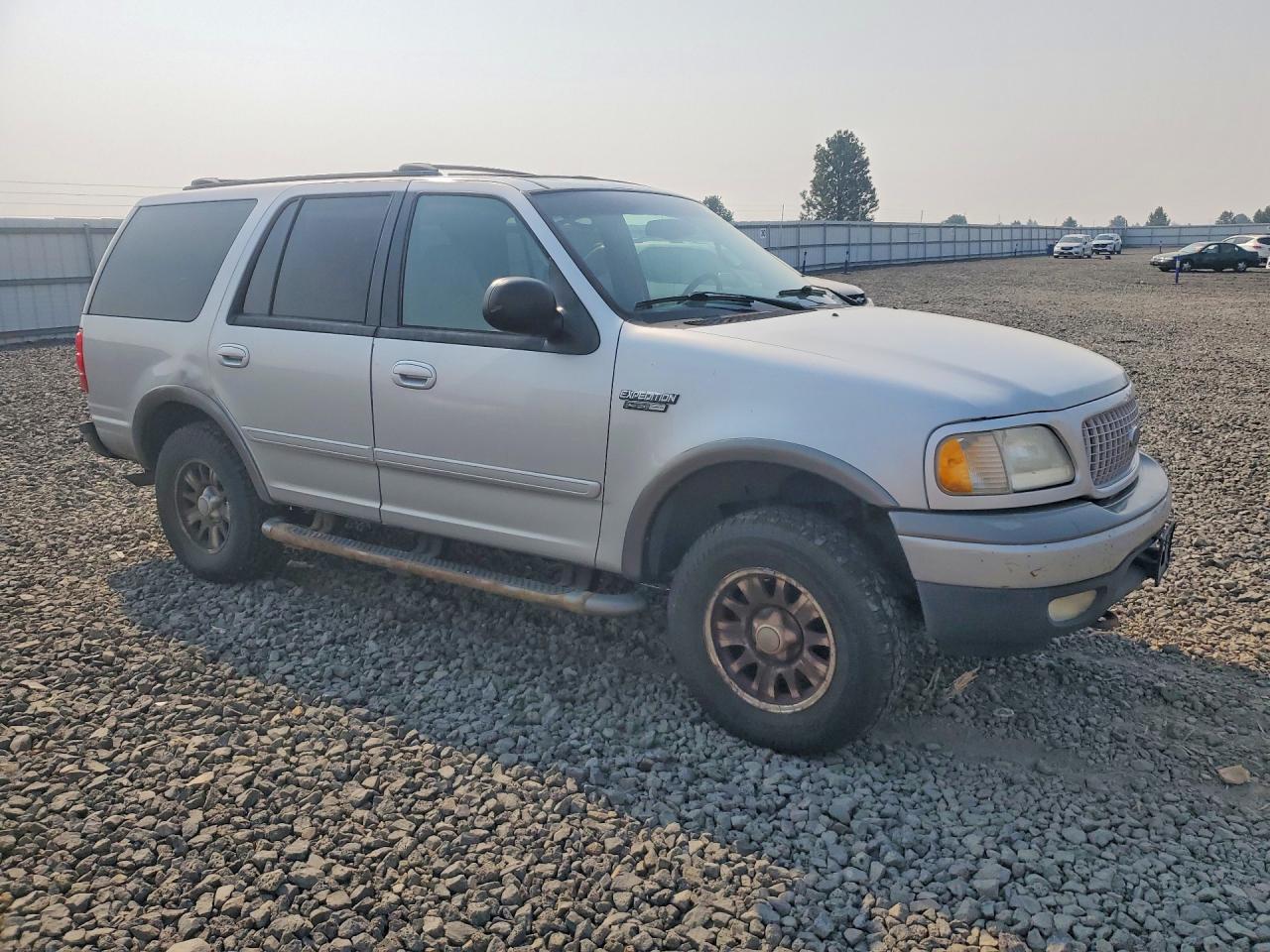 2002 Ford Expedition Xlt Silver vin: 1FMFU16L22LA84616