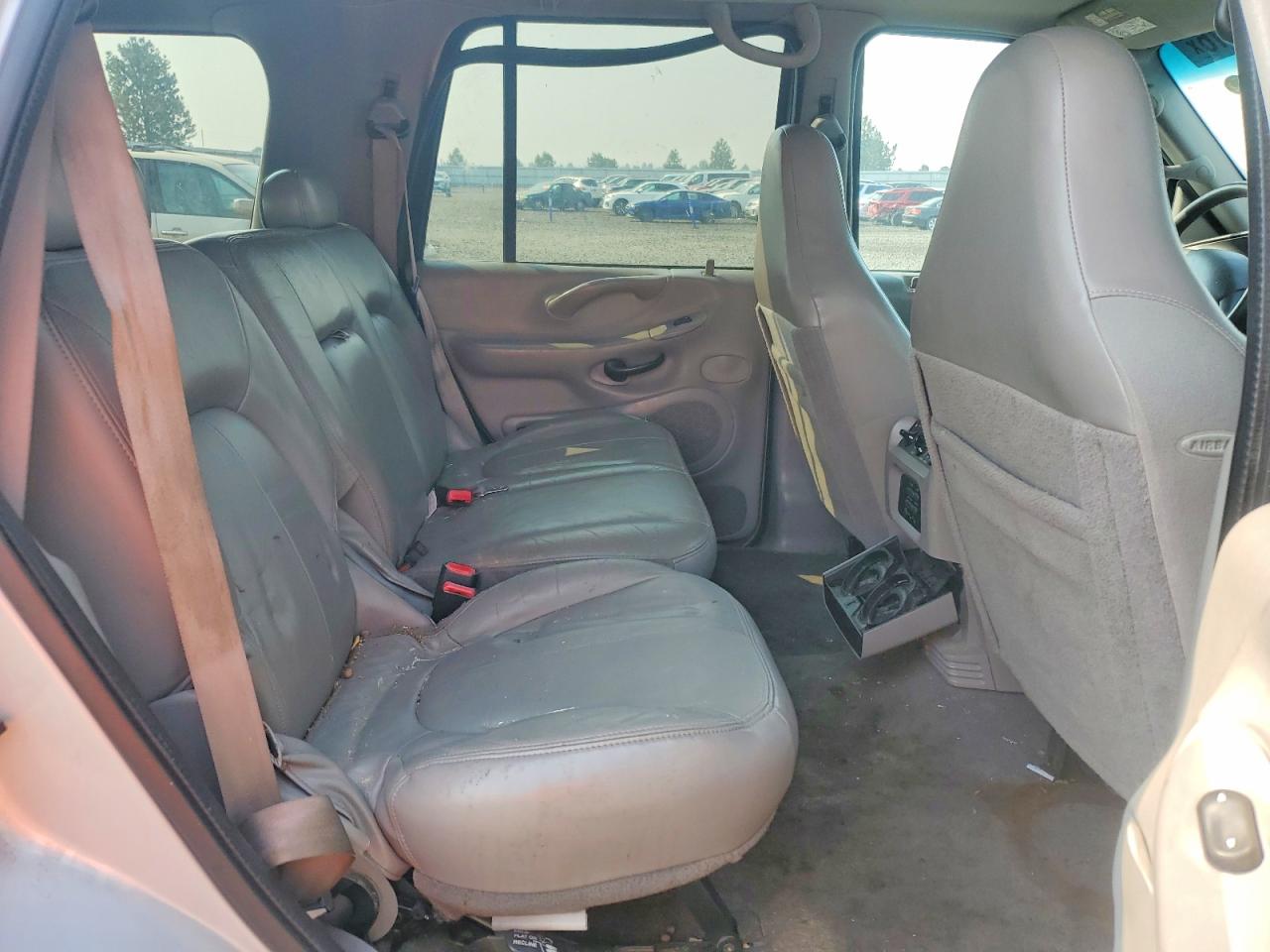 2002 Ford Expedition Xlt Silver vin: 1FMFU16L22LA84616