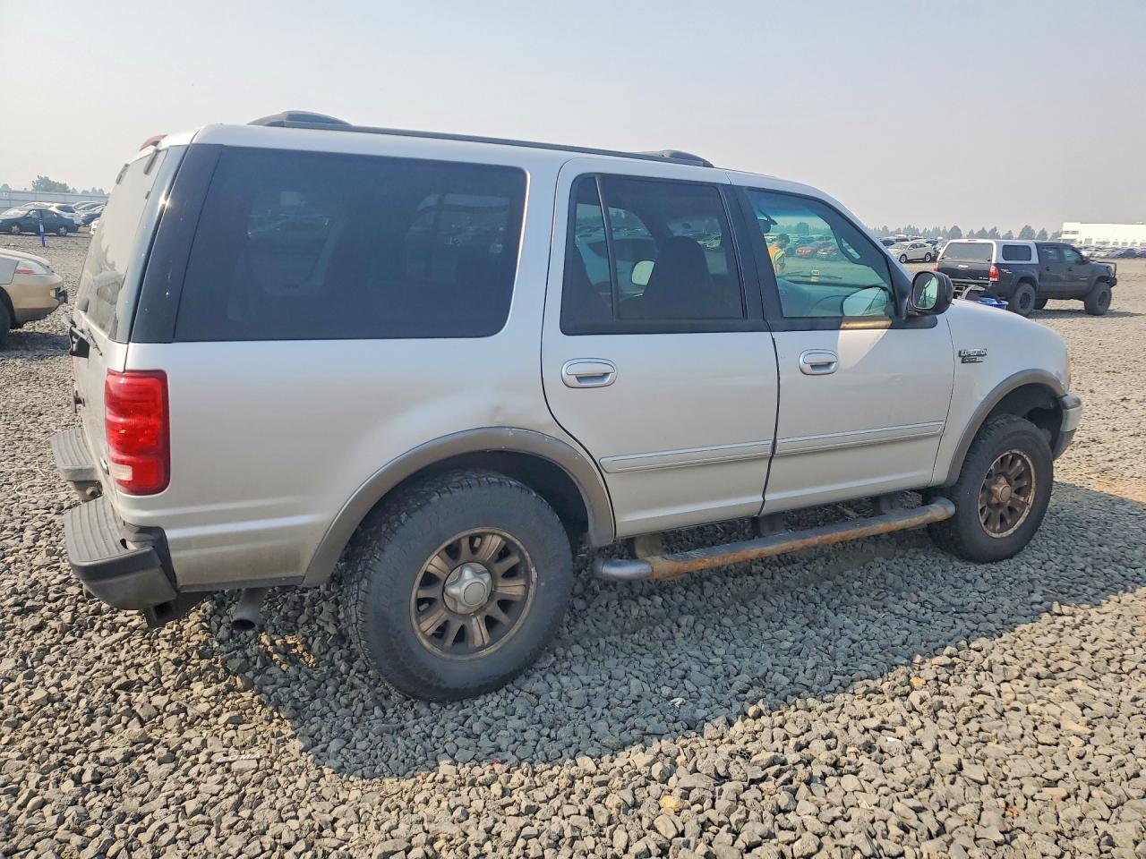 2002 Ford Expedition Xlt Silver vin: 1FMFU16L22LA84616
