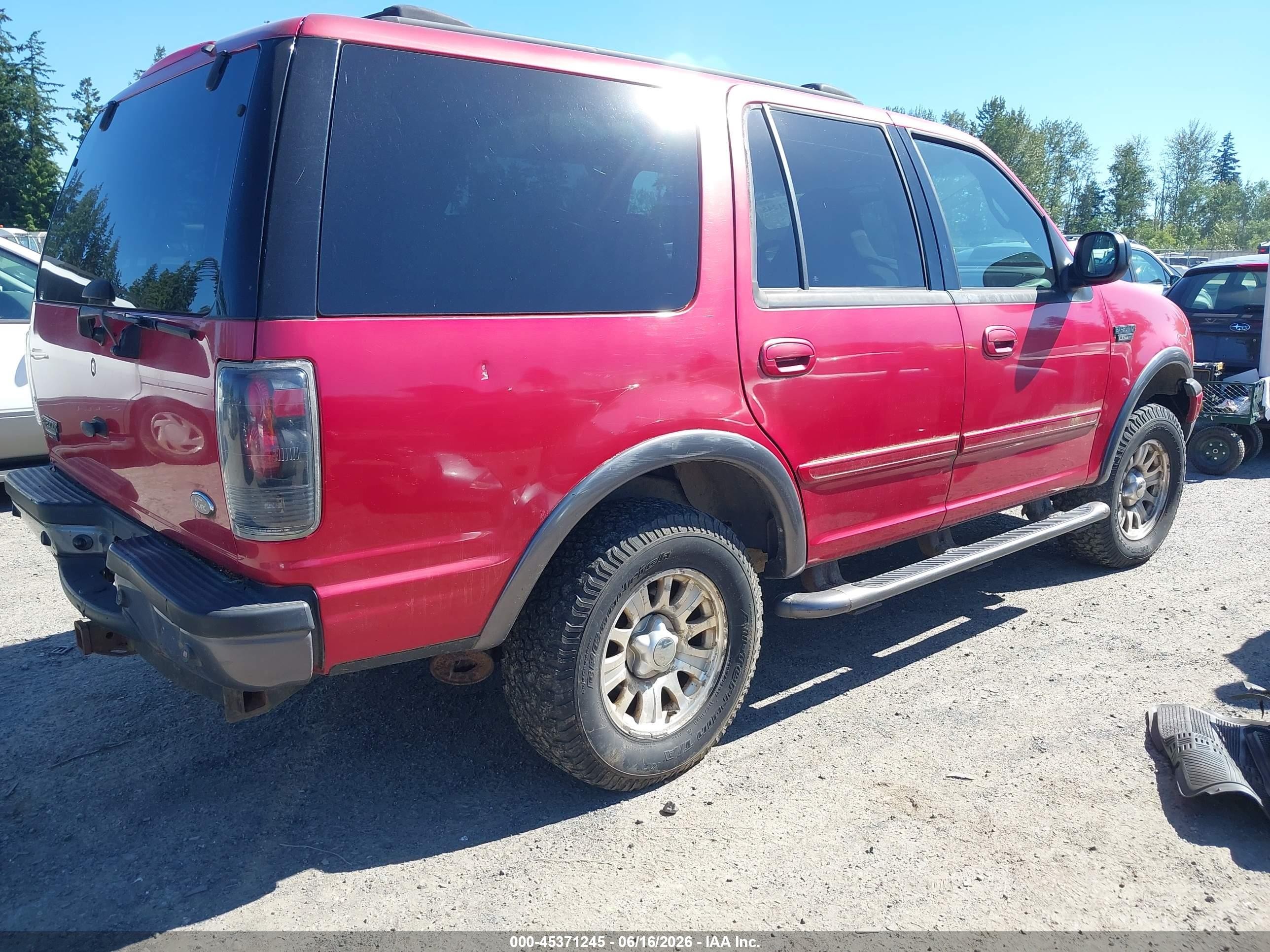 2002 Ford Expedition Xlt Red vin: 1FMFU16L62LA18716