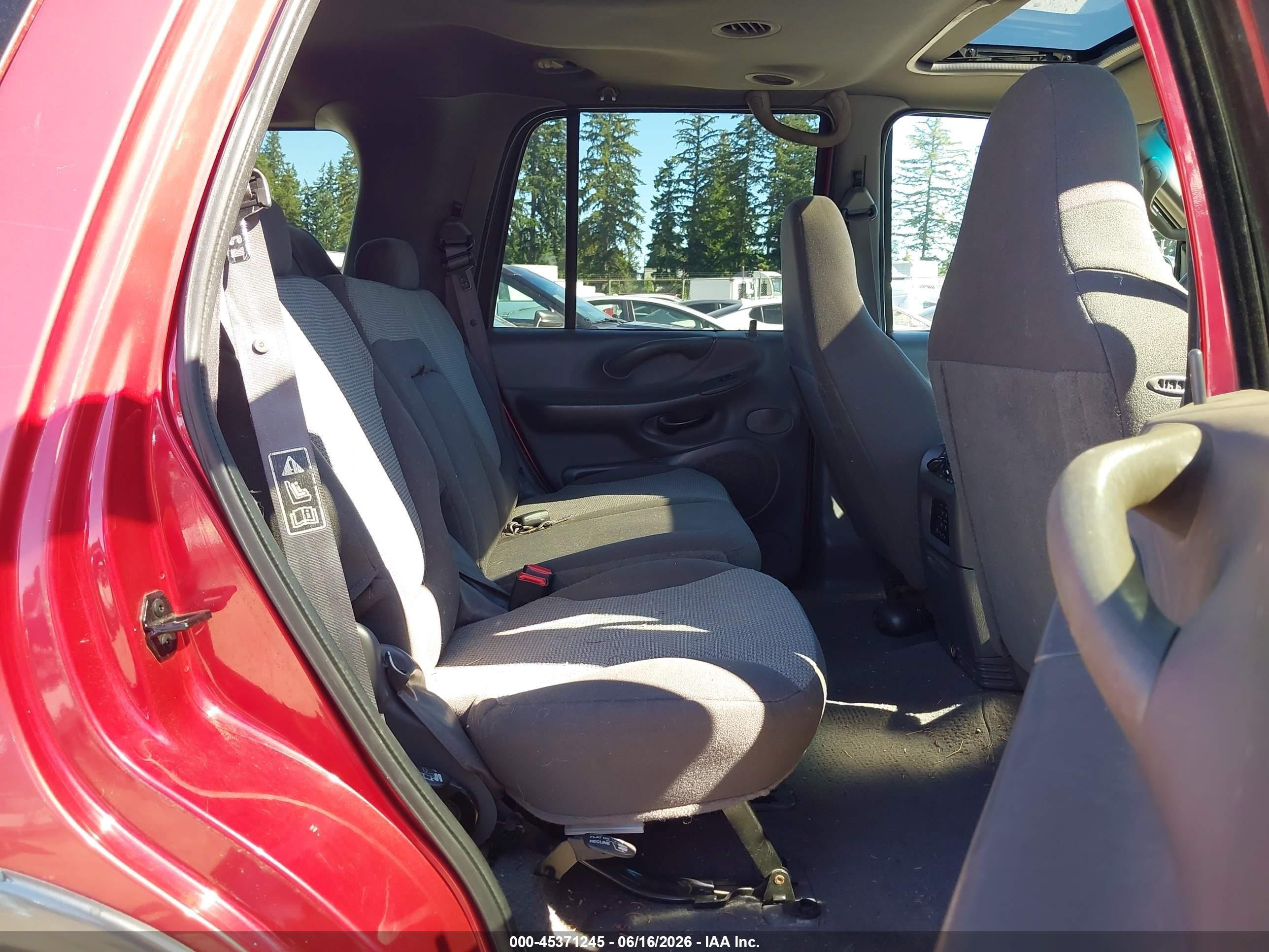 2002 Ford Expedition Xlt Red vin: 1FMFU16L62LA18716